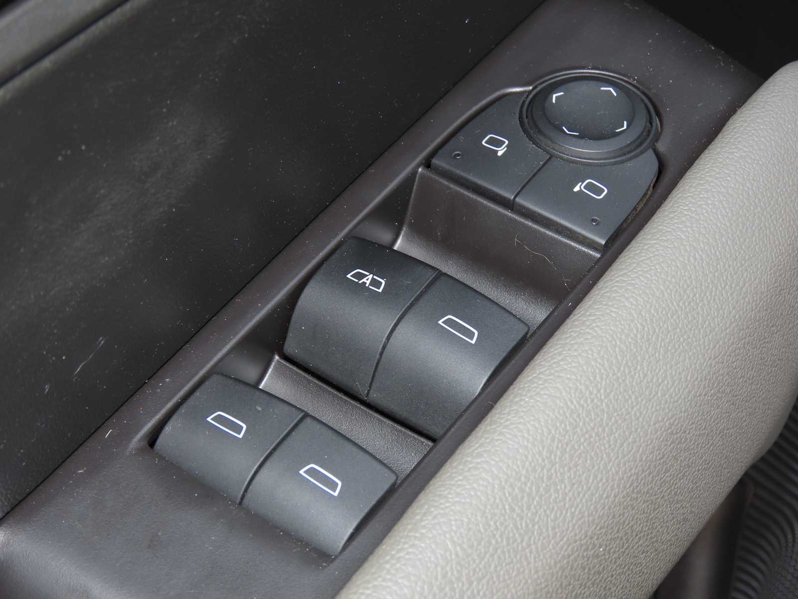 Thumbnail: 2024 Chevrolet Colorado - 17