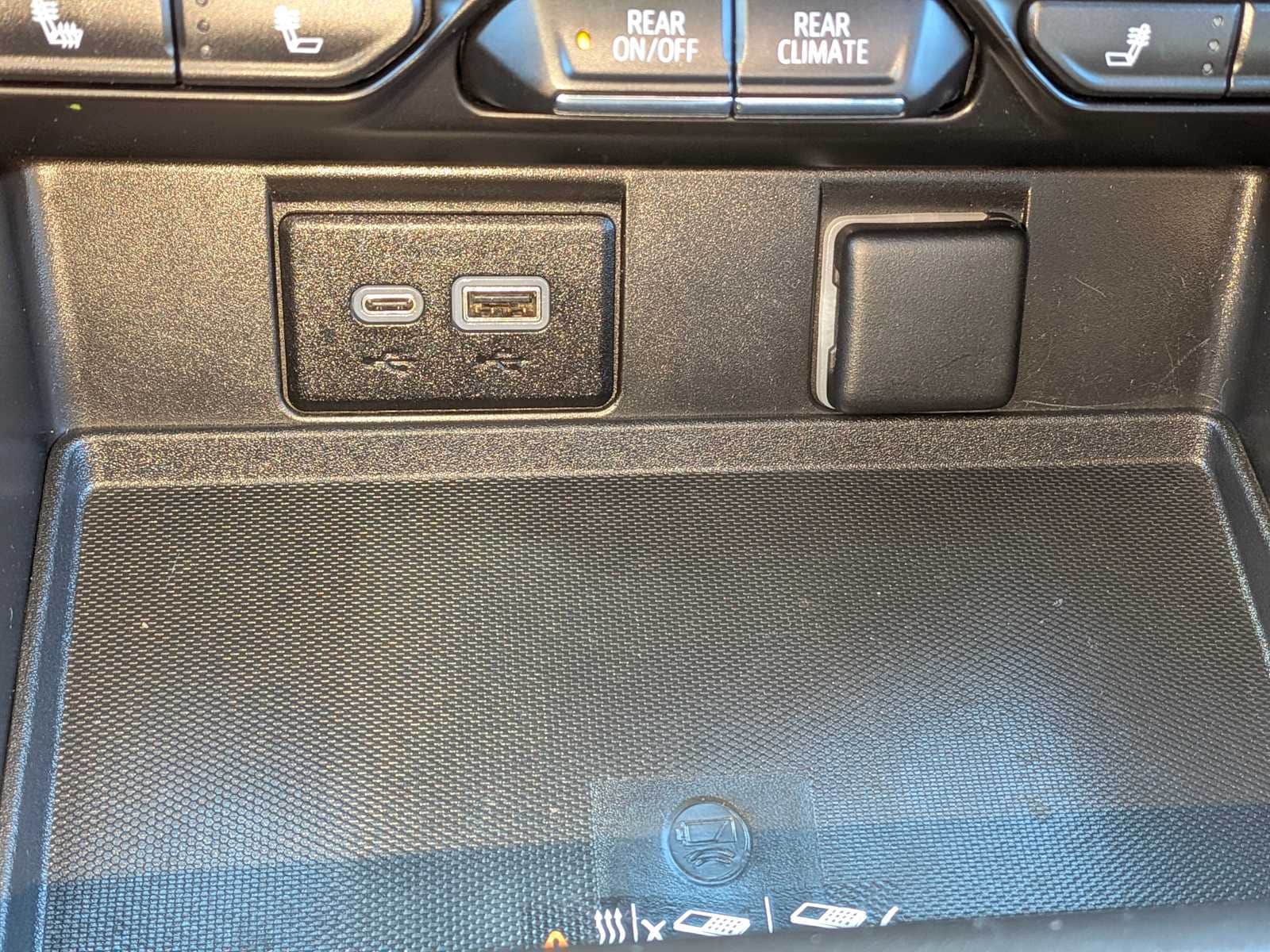 Thumbnail: 2024 Chevrolet Suburban - 31