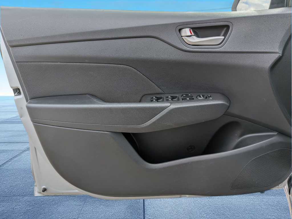 2019 Hyundai Accent SE 18