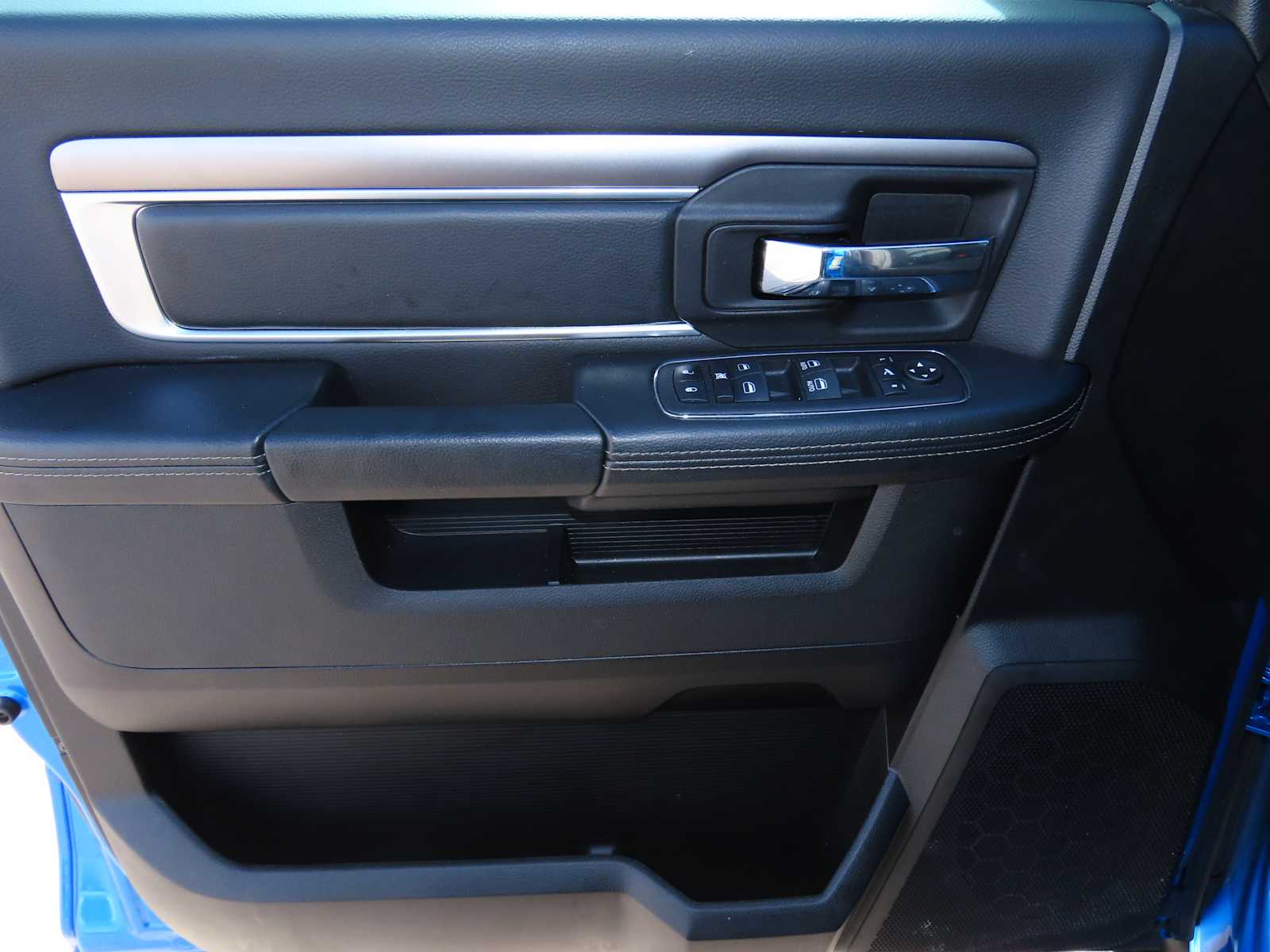 Thumbnail: 2024 RAM 1500 Classic - 16