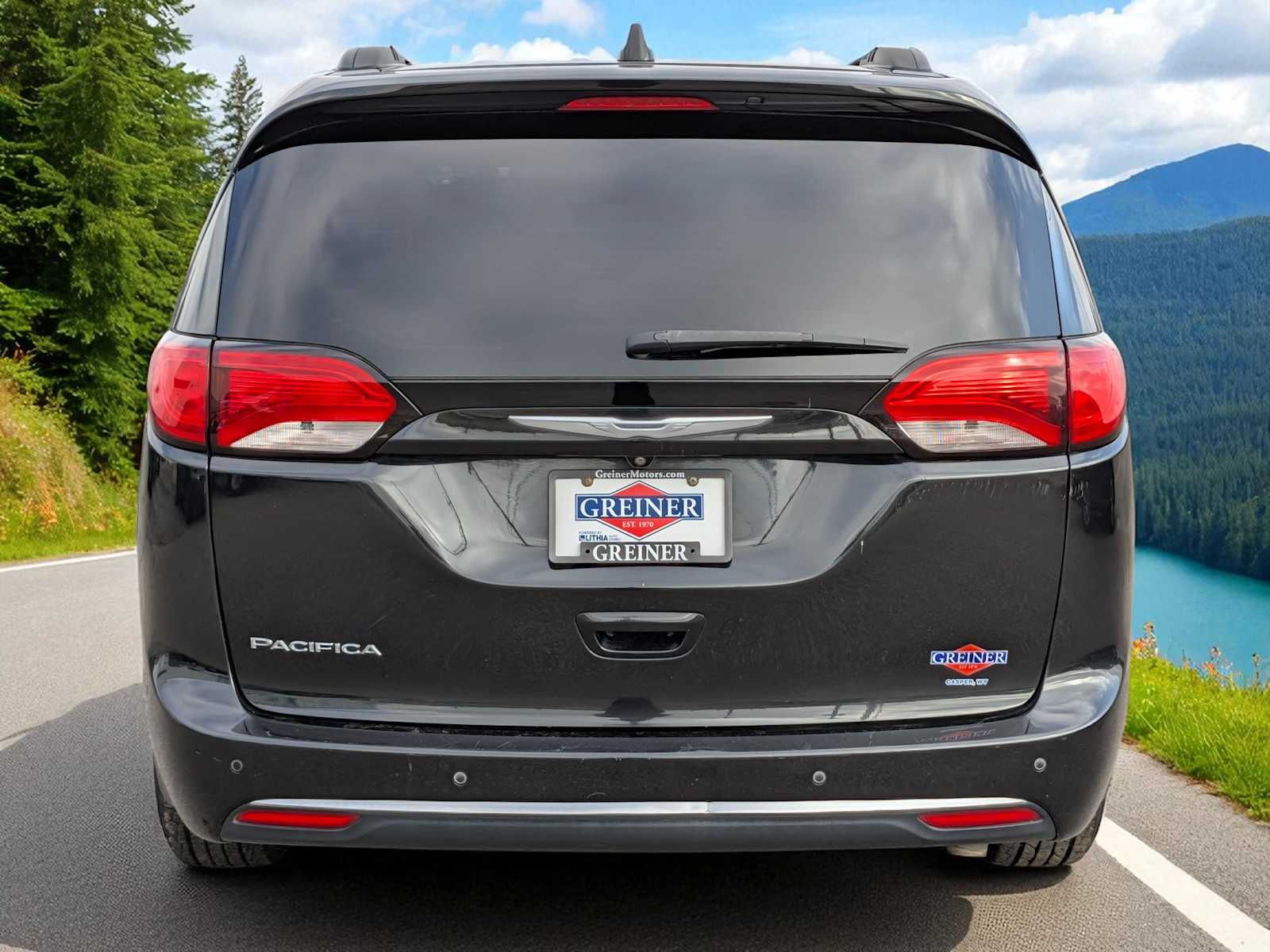 Thumbnail: 2017 Chrysler Pacifica - 5
