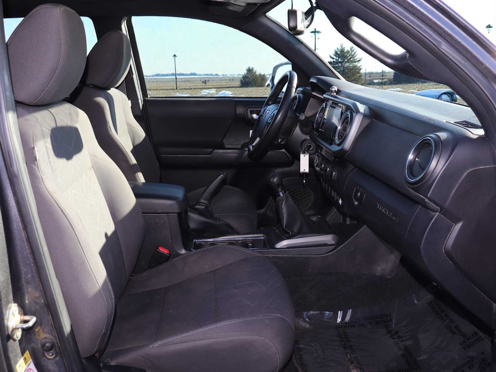 Thumbnail: 2016 Toyota Tacoma - 22