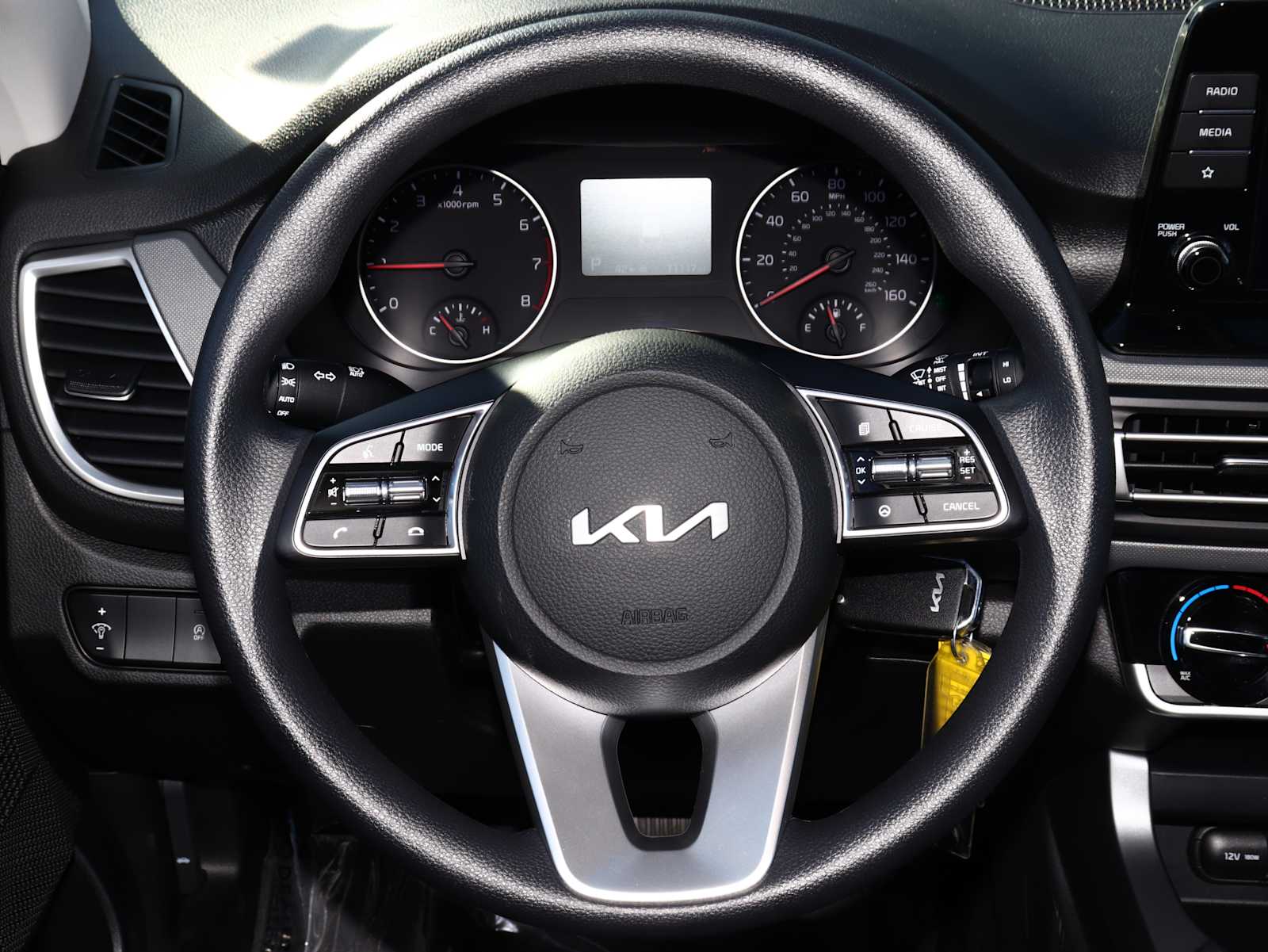 Thumbnail: 2023 Kia Seltos - 31