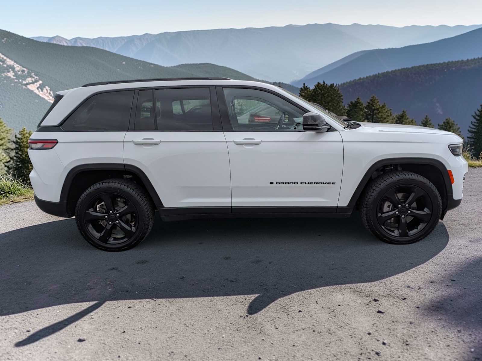 Thumbnail: 2023 Jeep Grand Cherokee - 7