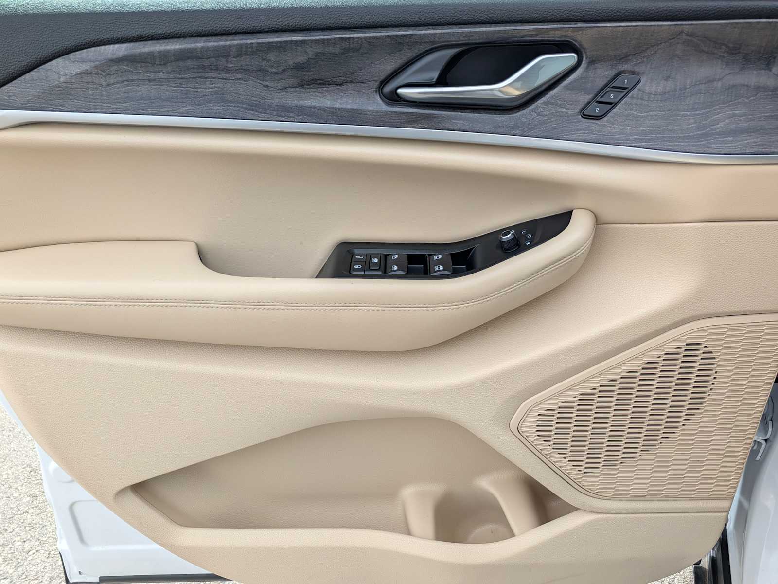 Thumbnail: 2025 Jeep Grand Cherokee - 16