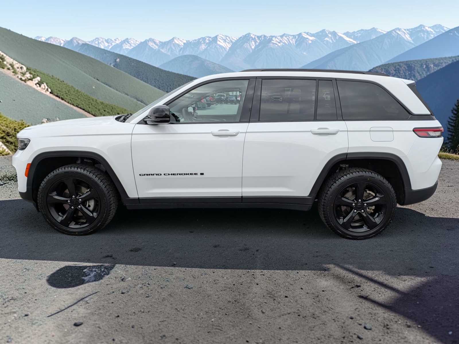 Thumbnail: 2023 Jeep Grand Cherokee - 3