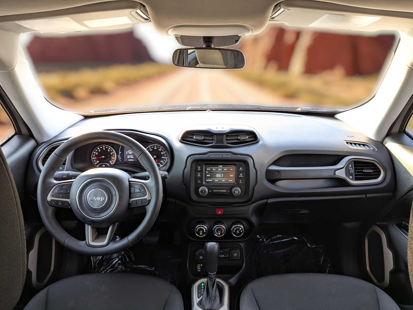 Thumbnail: 2017 Jeep Renegade - 31