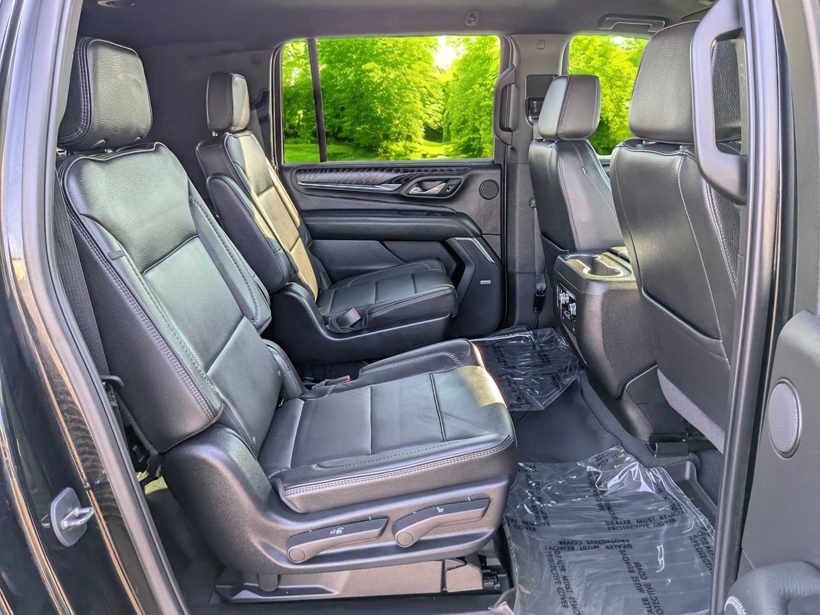 Thumbnail: 2022 GMC Yukon XL - 29