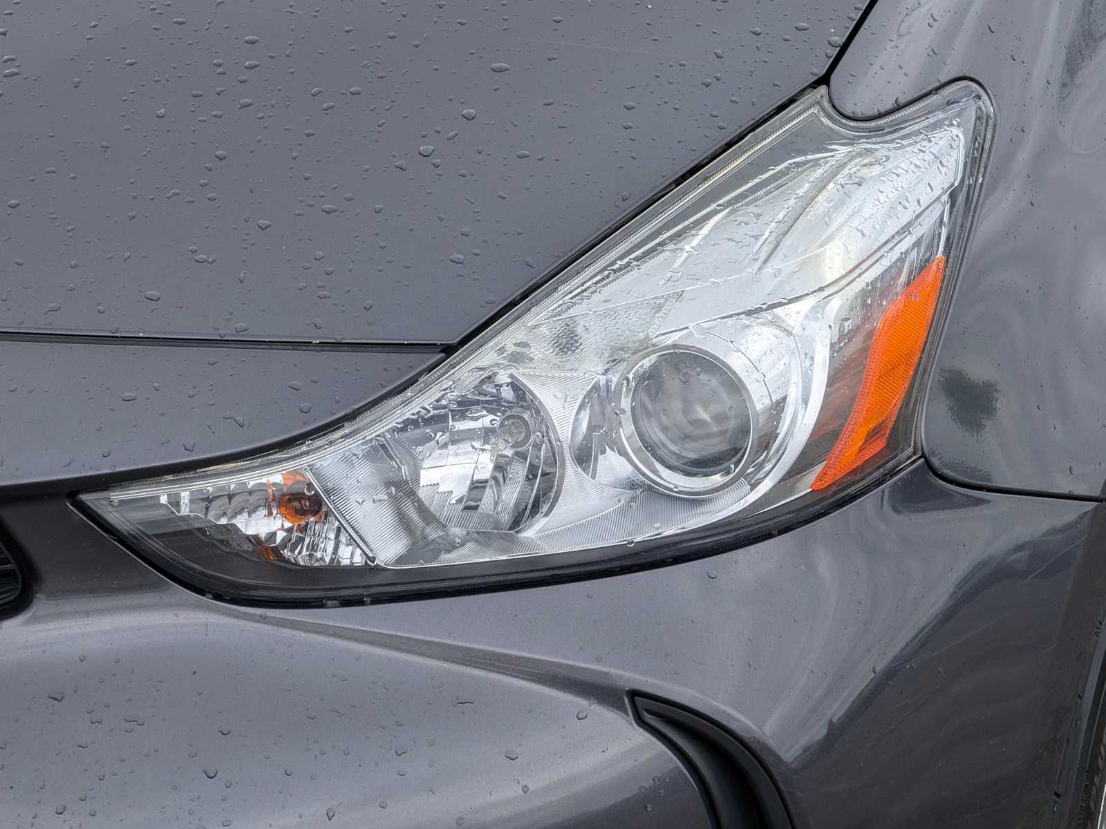 Thumbnail: 2015 Toyota Prius v - 10