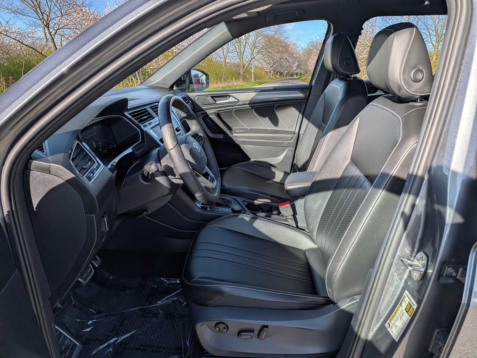 Thumbnail: 2024 Volkswagen Tiguan - 16