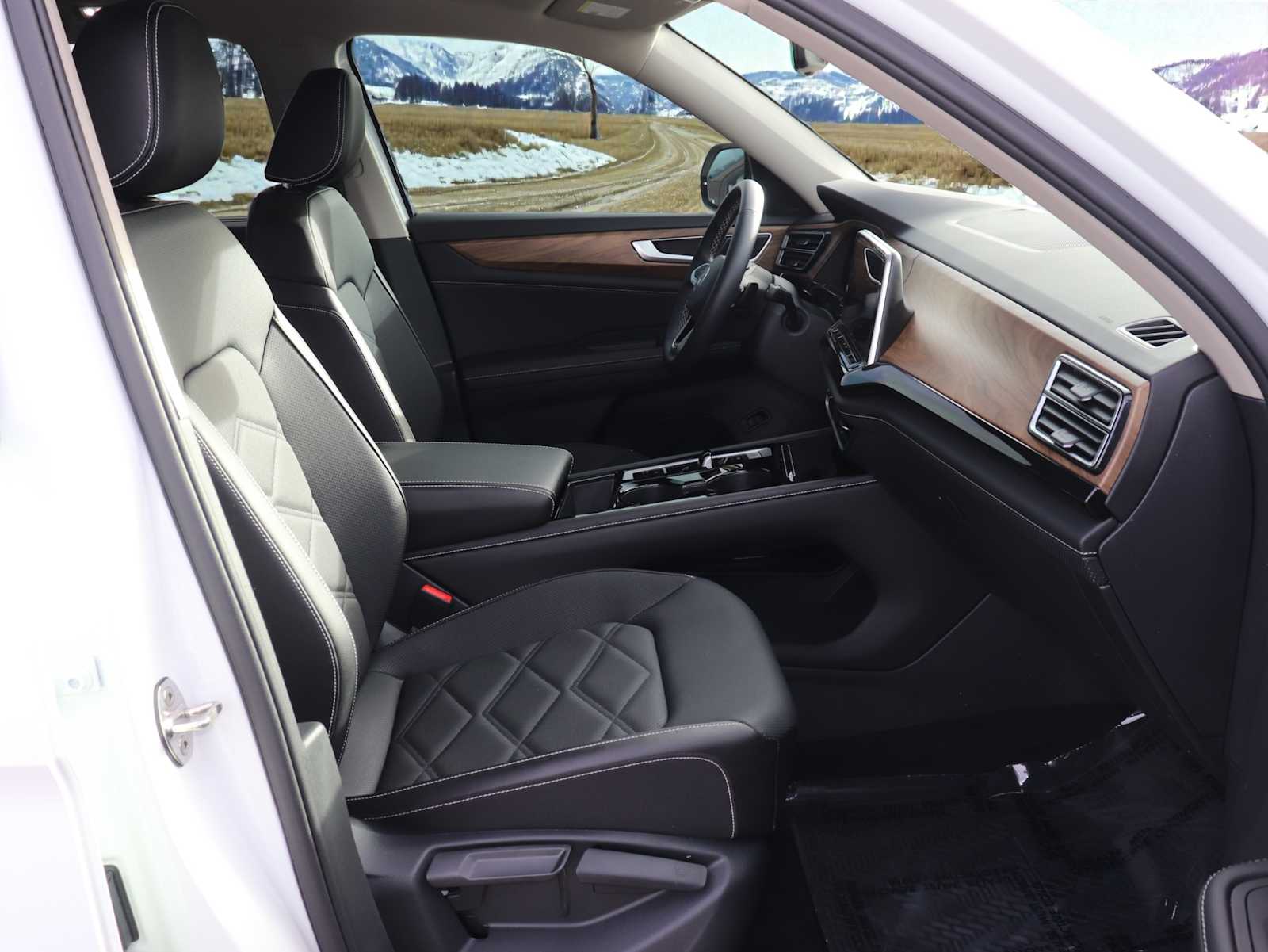 Thumbnail: 2025 Volkswagen Atlas - 24