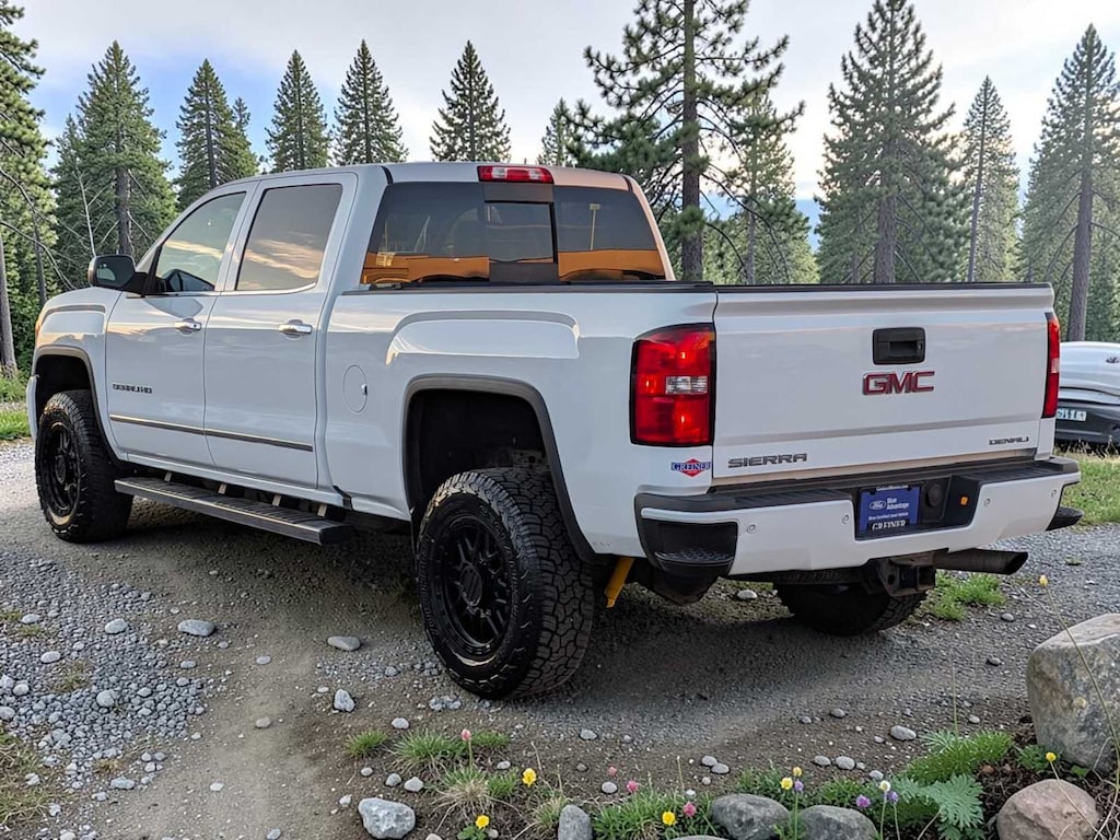 Used 2017 GMC Sierra 2500HD Denali Truck Crew Cab