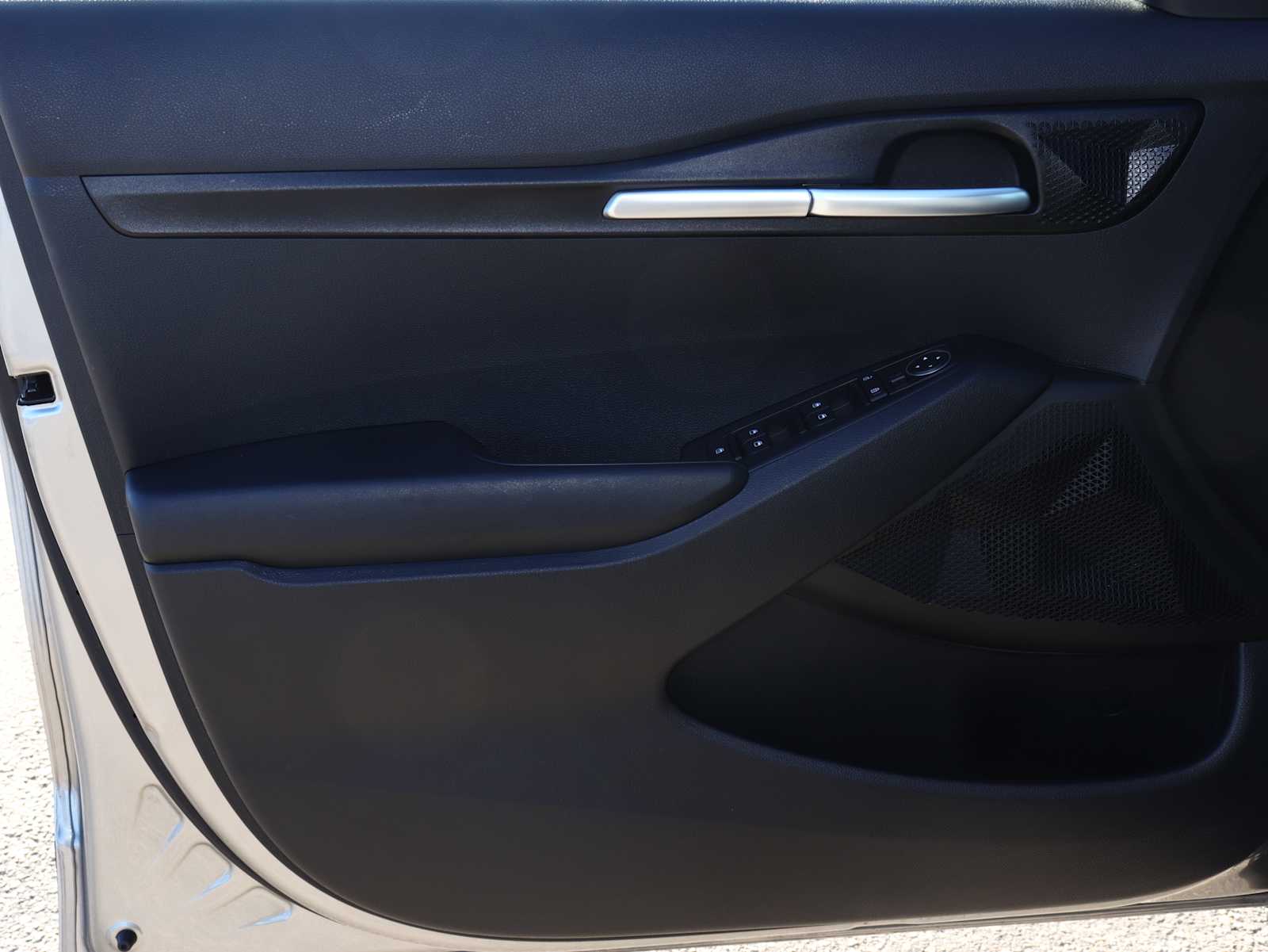 Thumbnail: 2023 Kia Seltos - 18