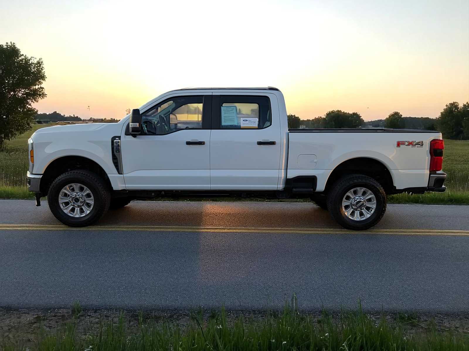 2023 Ford Econoline E-350 3