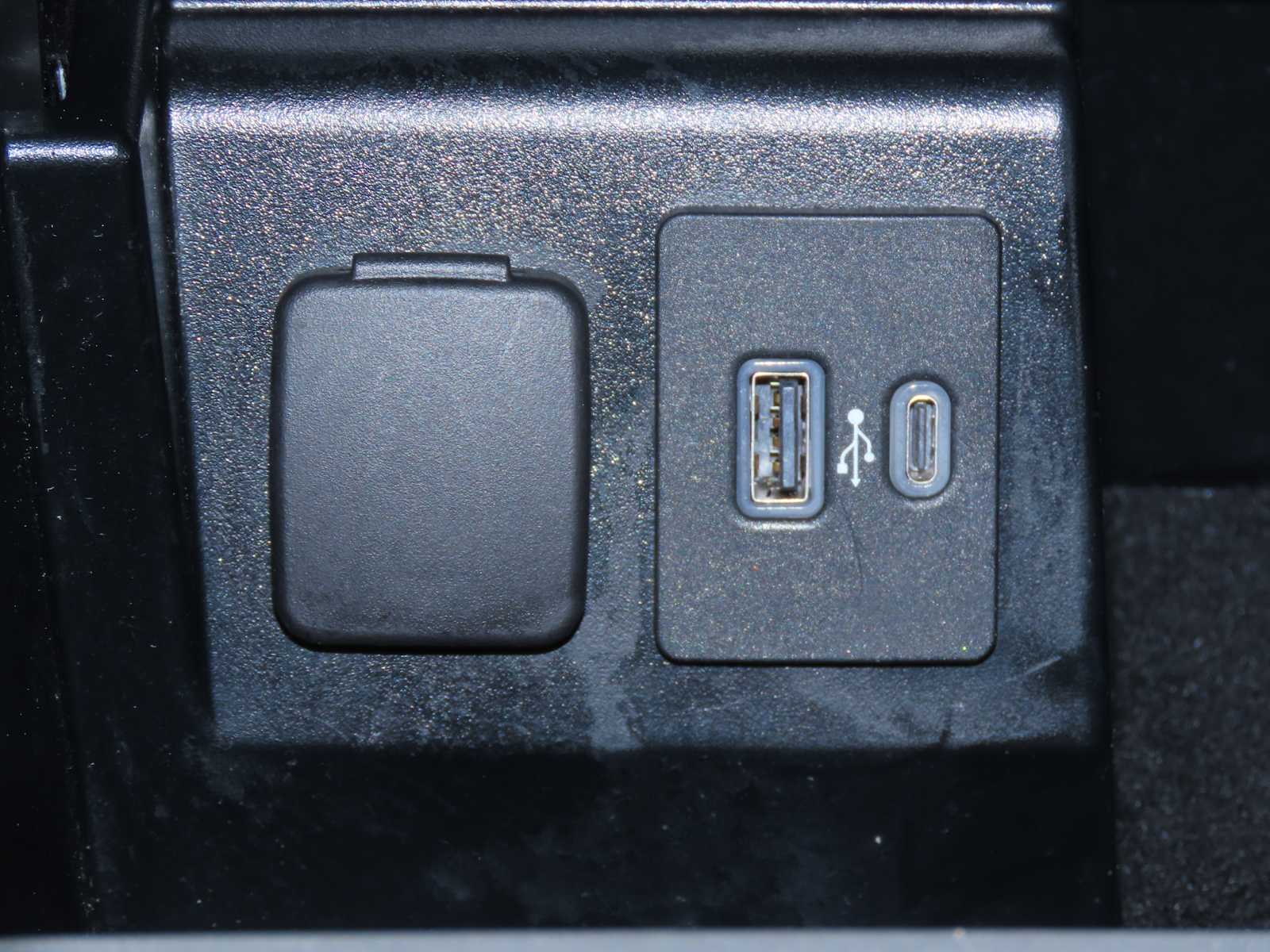 Thumbnail: 2022 Ford Explorer - 37