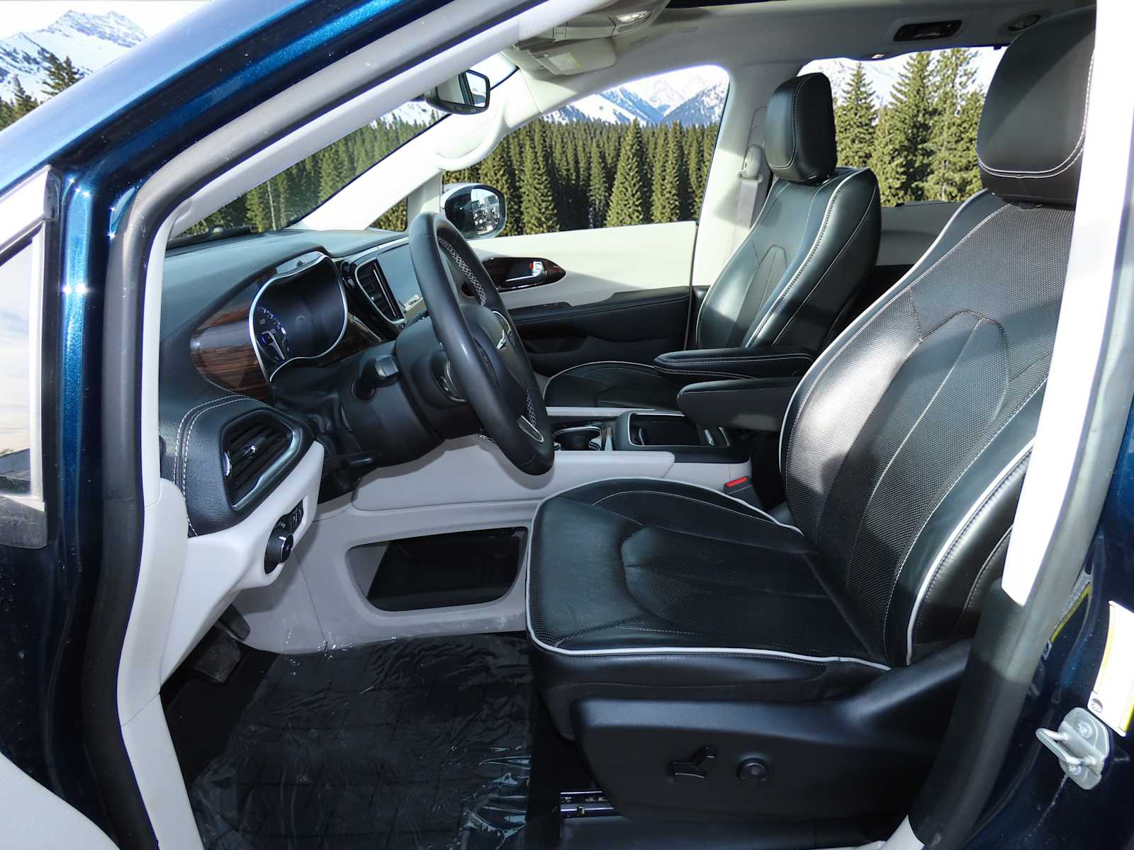 Thumbnail: 2023 Chrysler Pacifica - 15