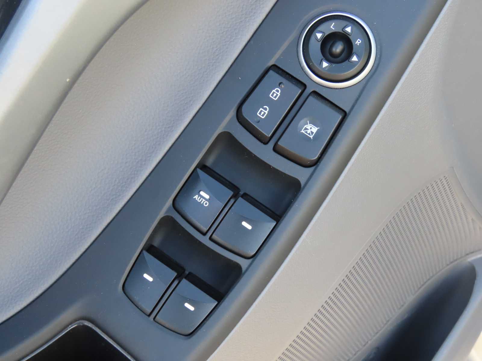 Thumbnail: 2015 Hyundai Elantra - 20