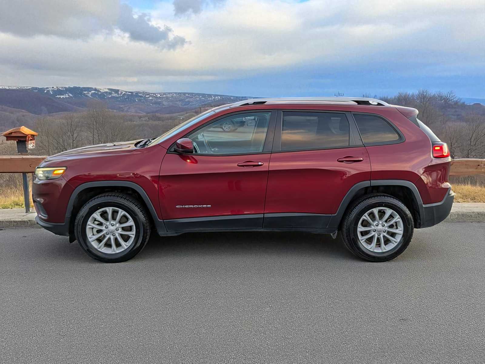 Thumbnail: 2021 Jeep Cherokee - 3