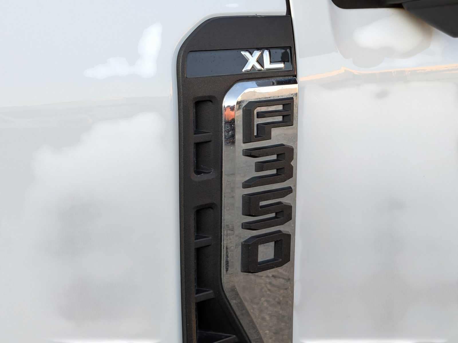 2023 Ford Econoline E-350 12