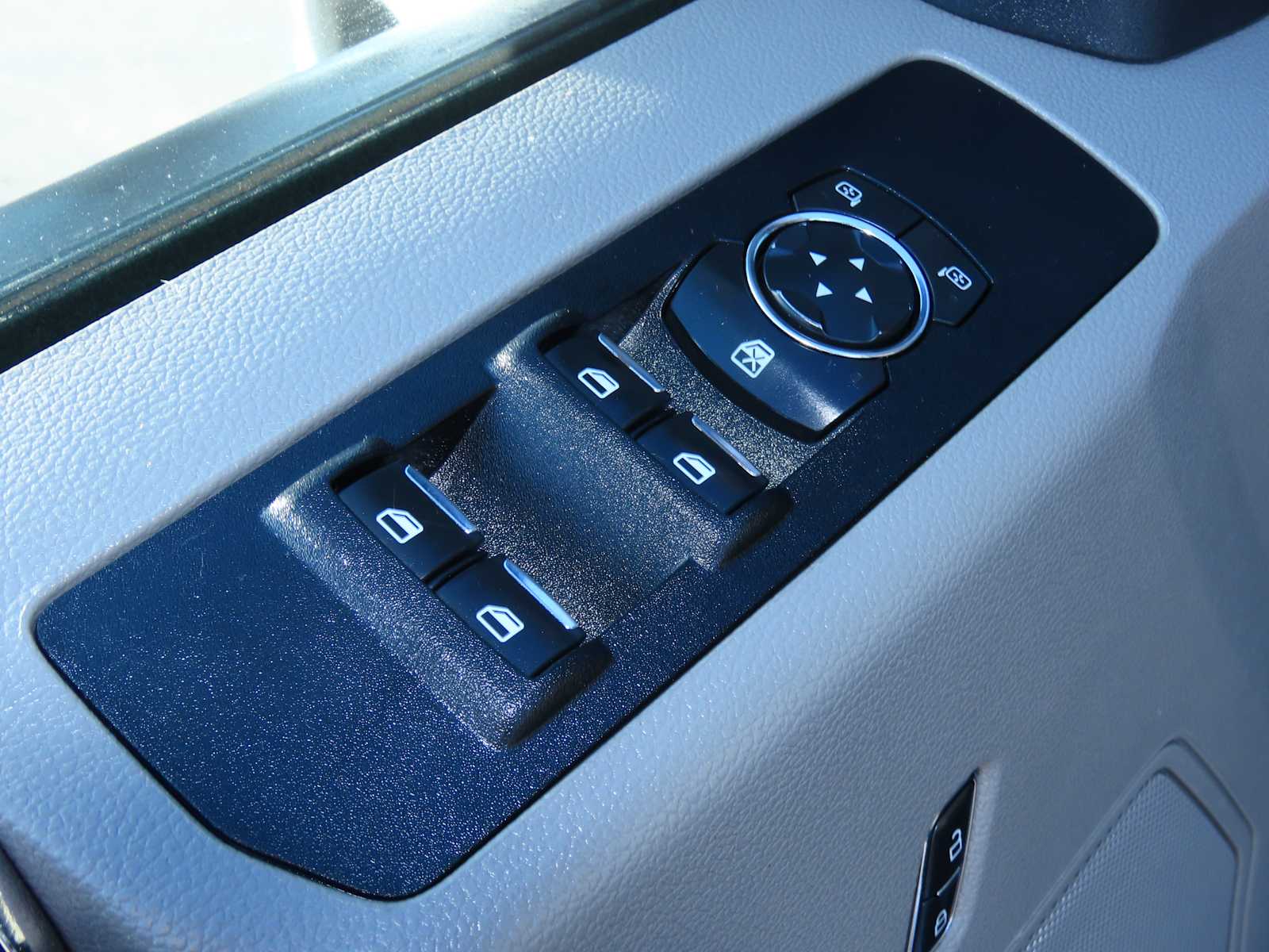 Thumbnail: 2022 Ford Econoline - 20