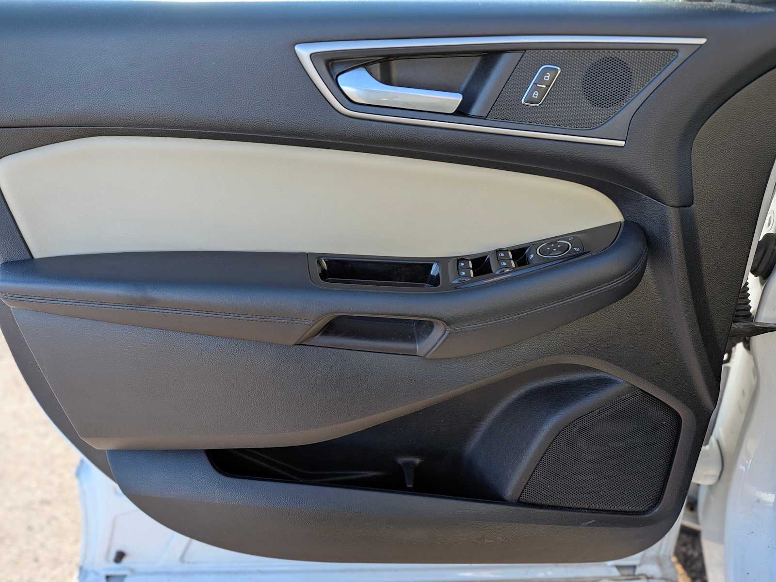 Thumbnail: 2018 Ford Edge - 17