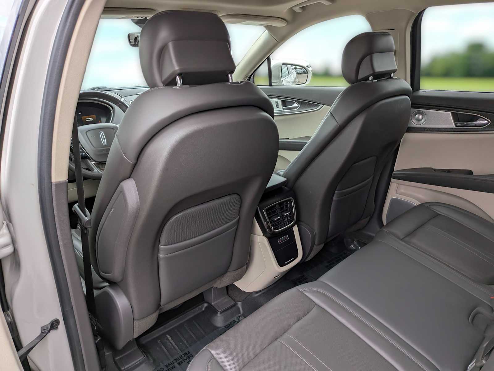 Thumbnail: 2019 Lincoln Nautilus - 22