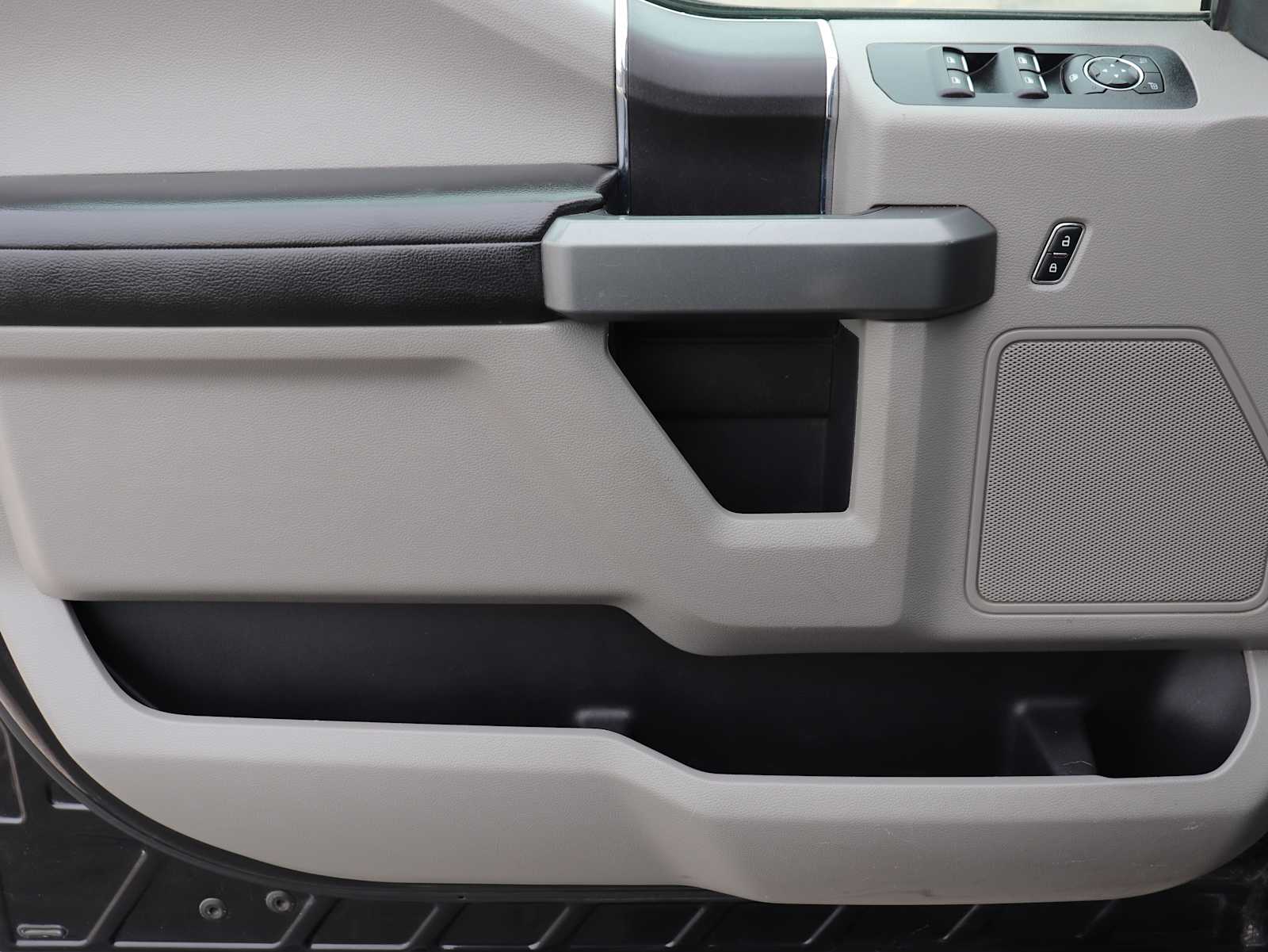 Thumbnail: 2017 Ford F-150 - 16