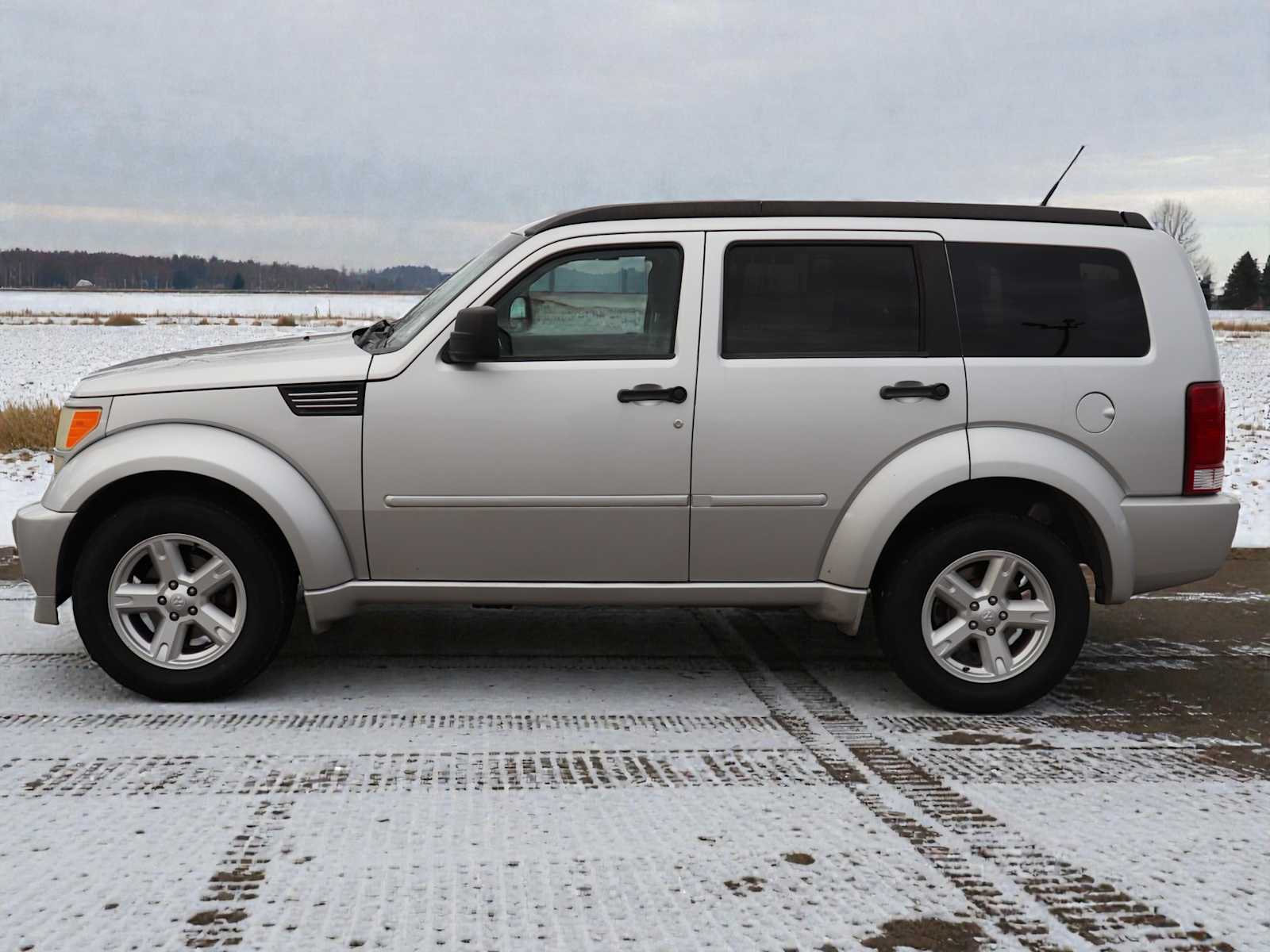 Thumbnail: 2011 Dodge Nitro - 3