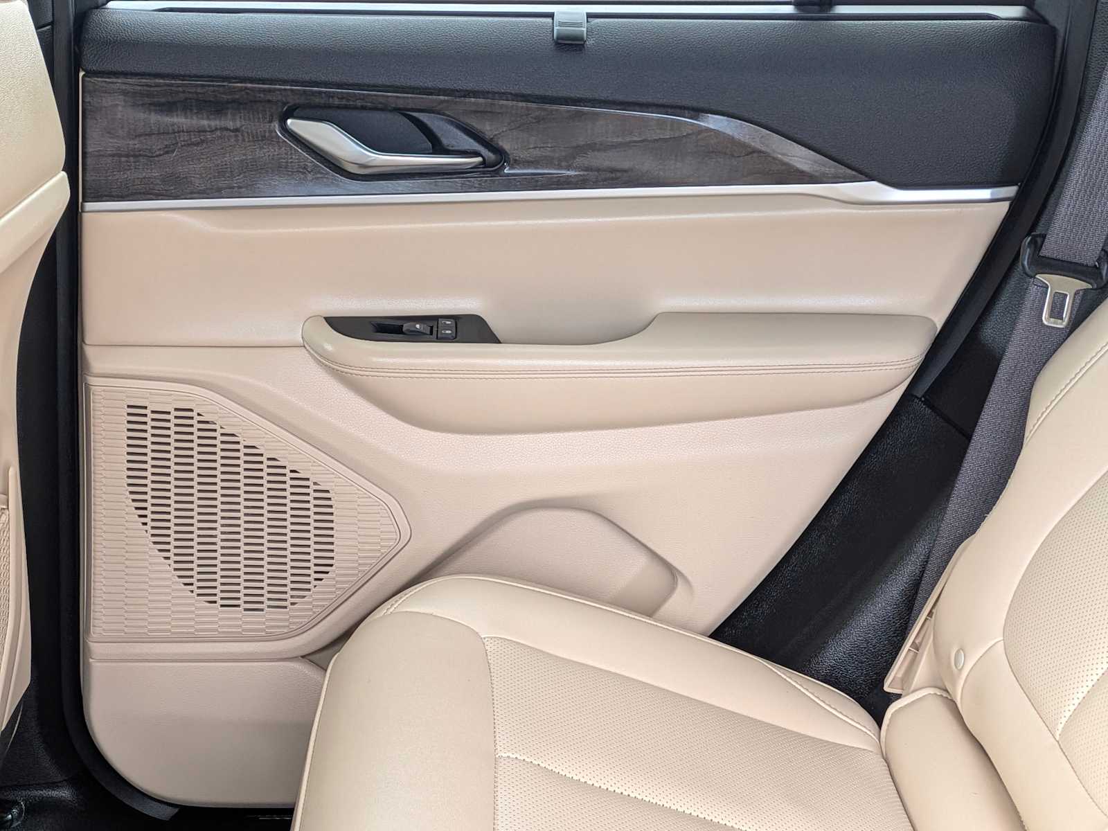 Thumbnail: 2025 Jeep Grand Cherokee - 19