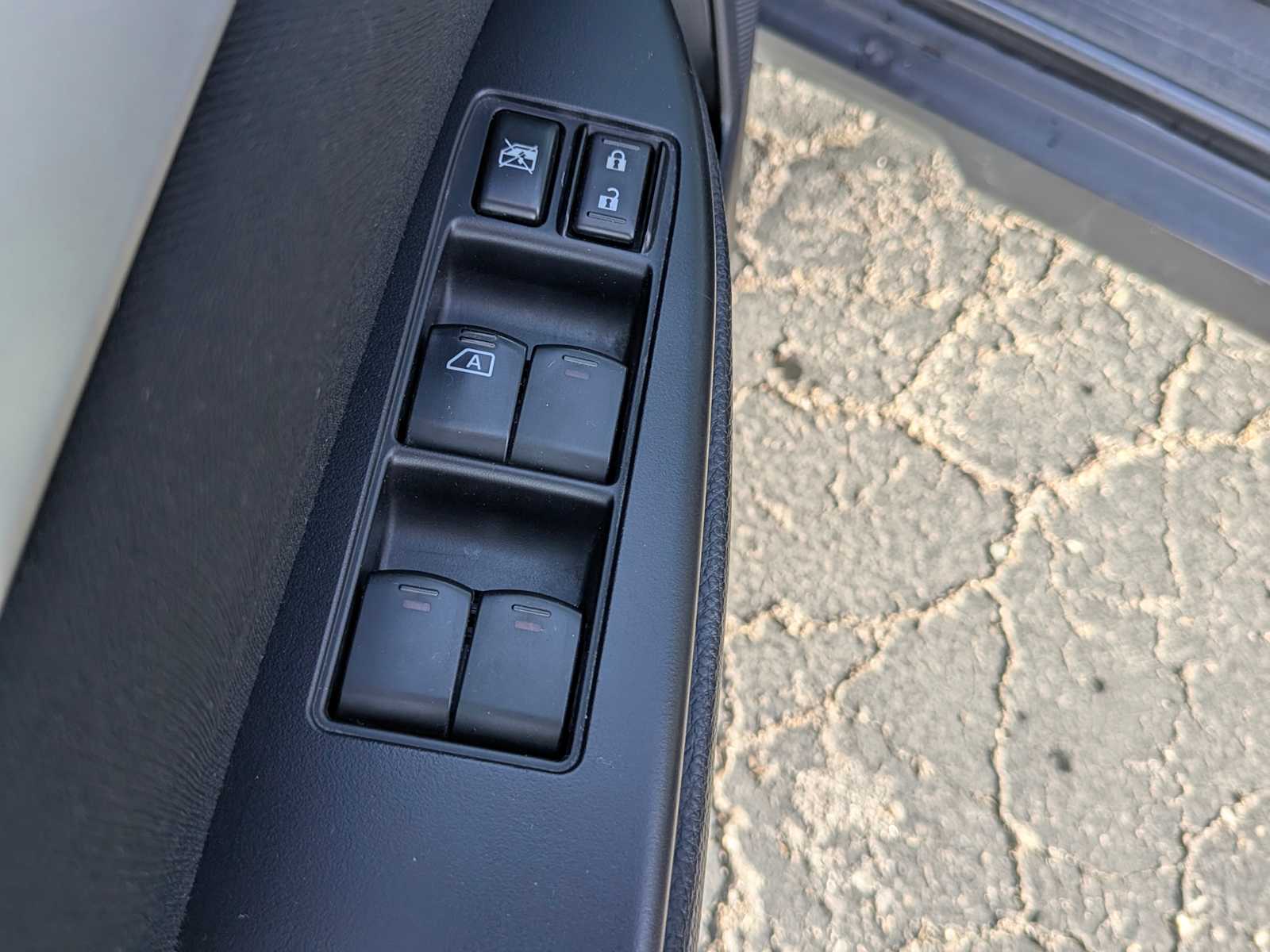 Thumbnail: 2011 Subaru Outback - 21