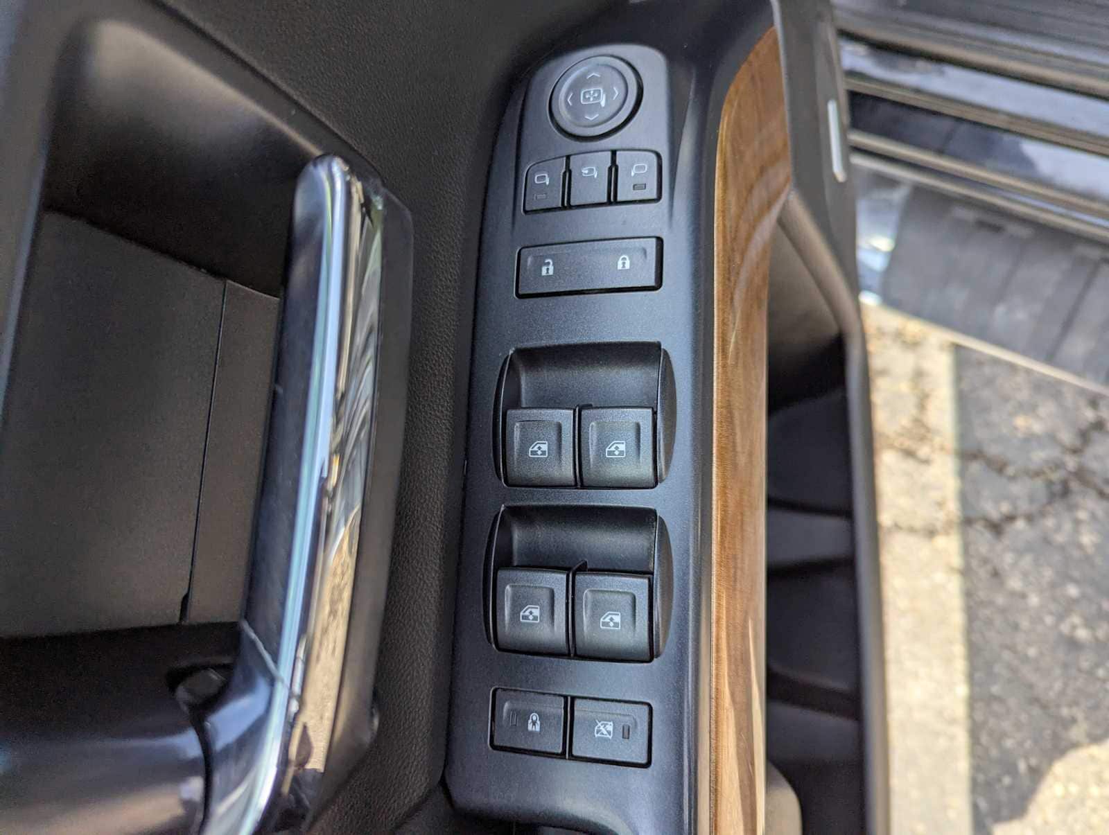 Thumbnail: 2018 Chevrolet Silverado 3500 - 24