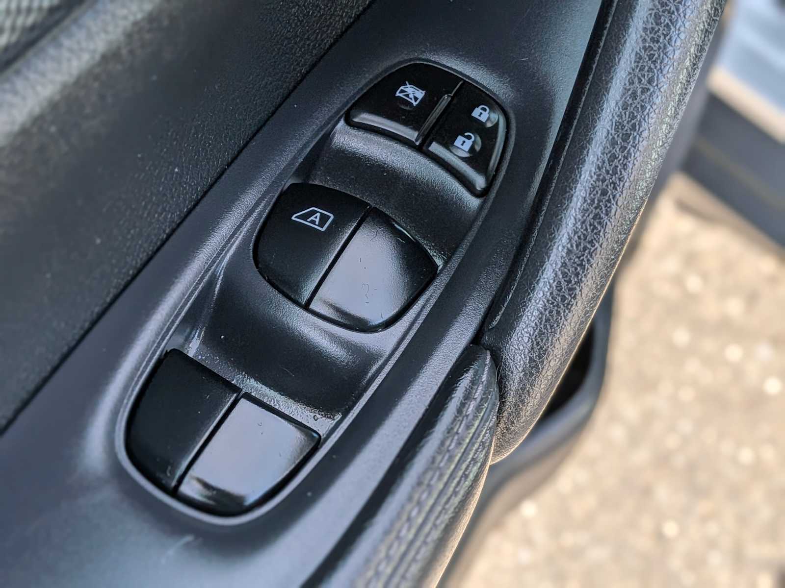 Thumbnail: 2015 Nissan Rogue - 18