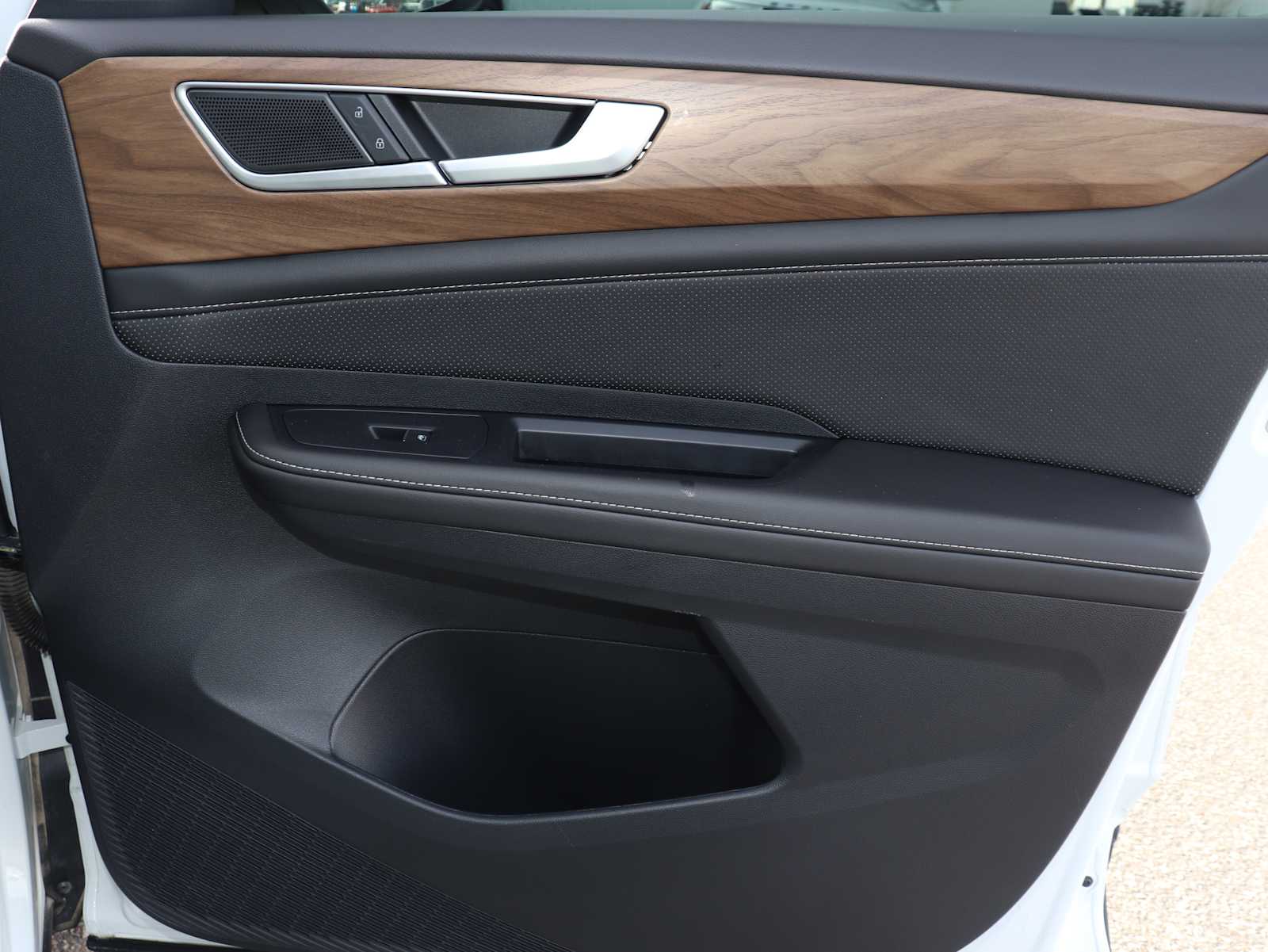 Thumbnail: 2025 Volkswagen Atlas - 25