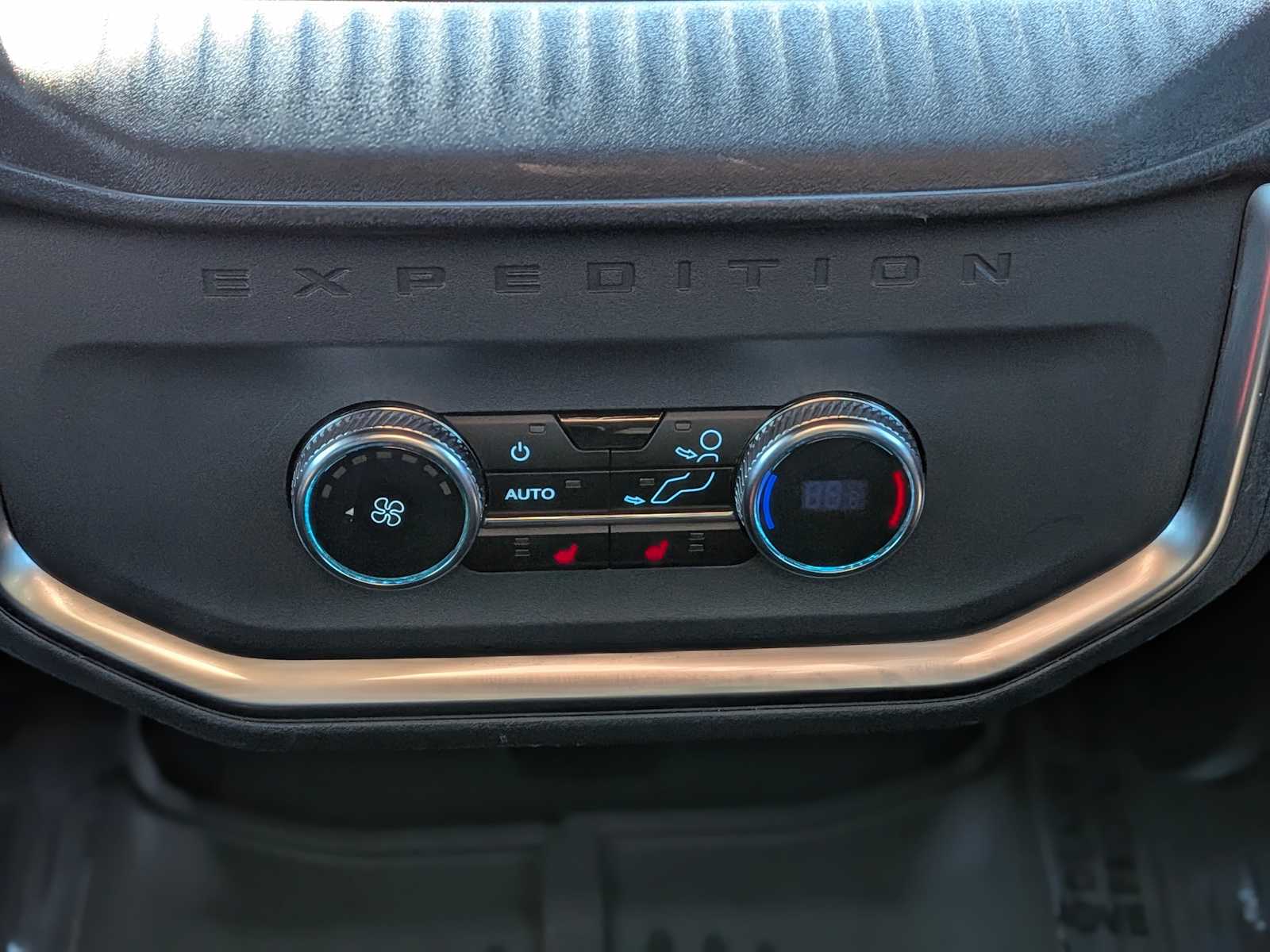 Thumbnail: 2025 Ford Expedition MAX - 26