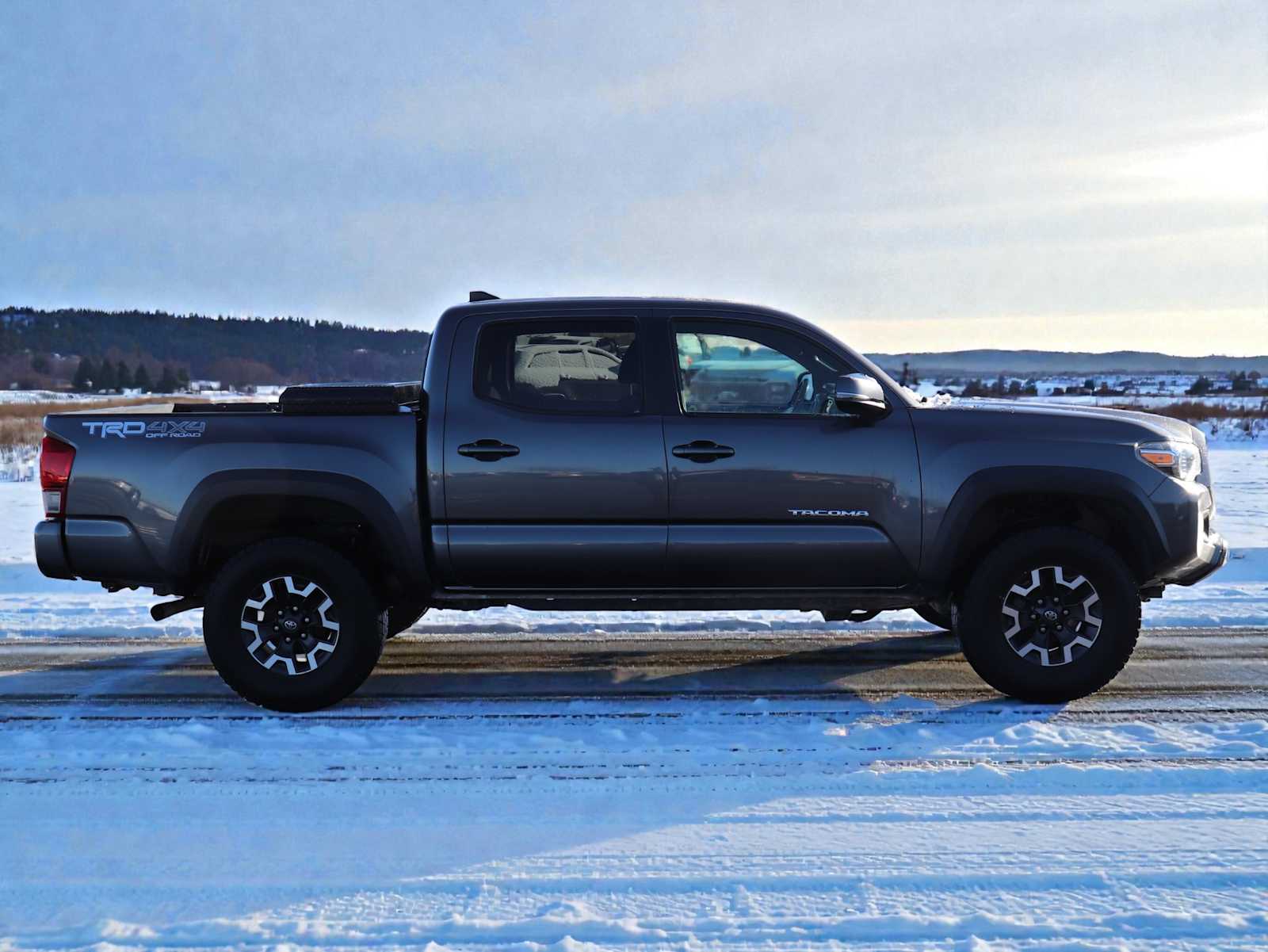 Thumbnail: 2016 Toyota Tacoma - 7