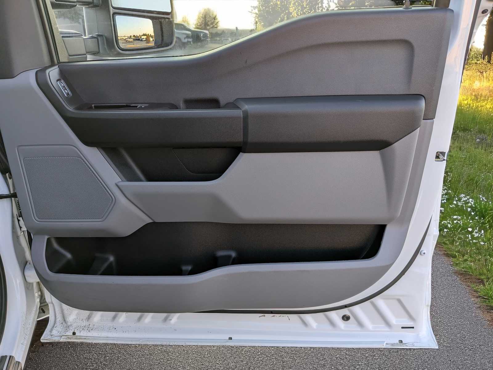 2023 Ford Econoline E-350 27
