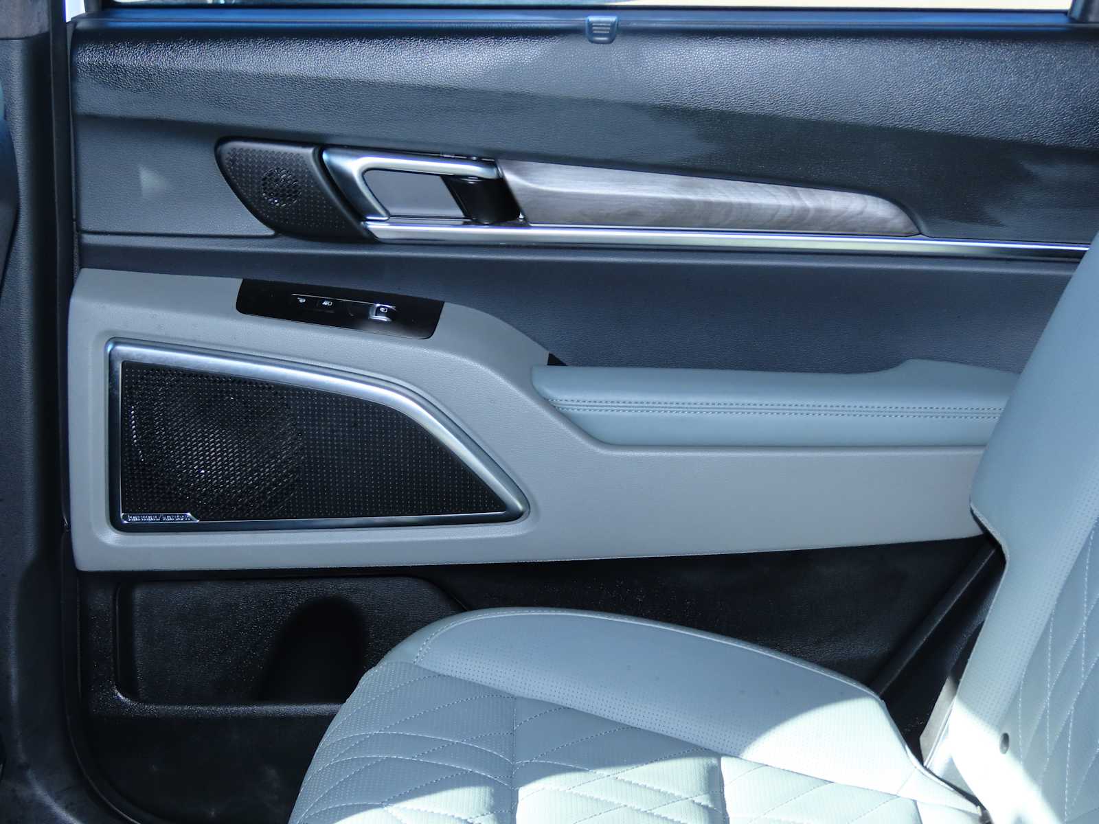 Thumbnail: 2024 Kia Telluride - 18