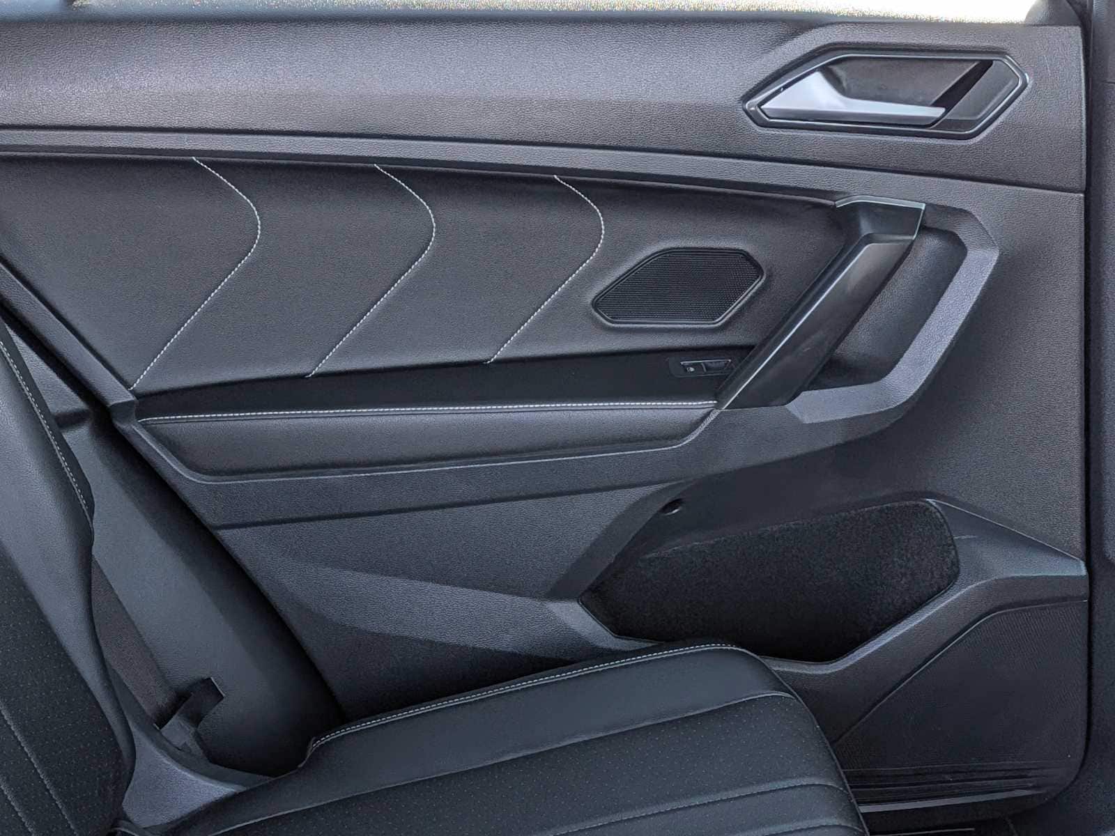 Thumbnail: 2024 Volkswagen Tiguan - 24