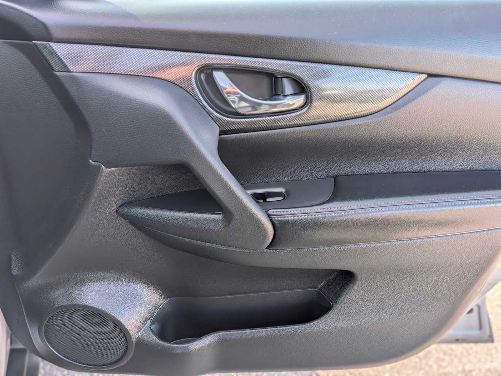 Thumbnail: 2015 Nissan Rogue - 22