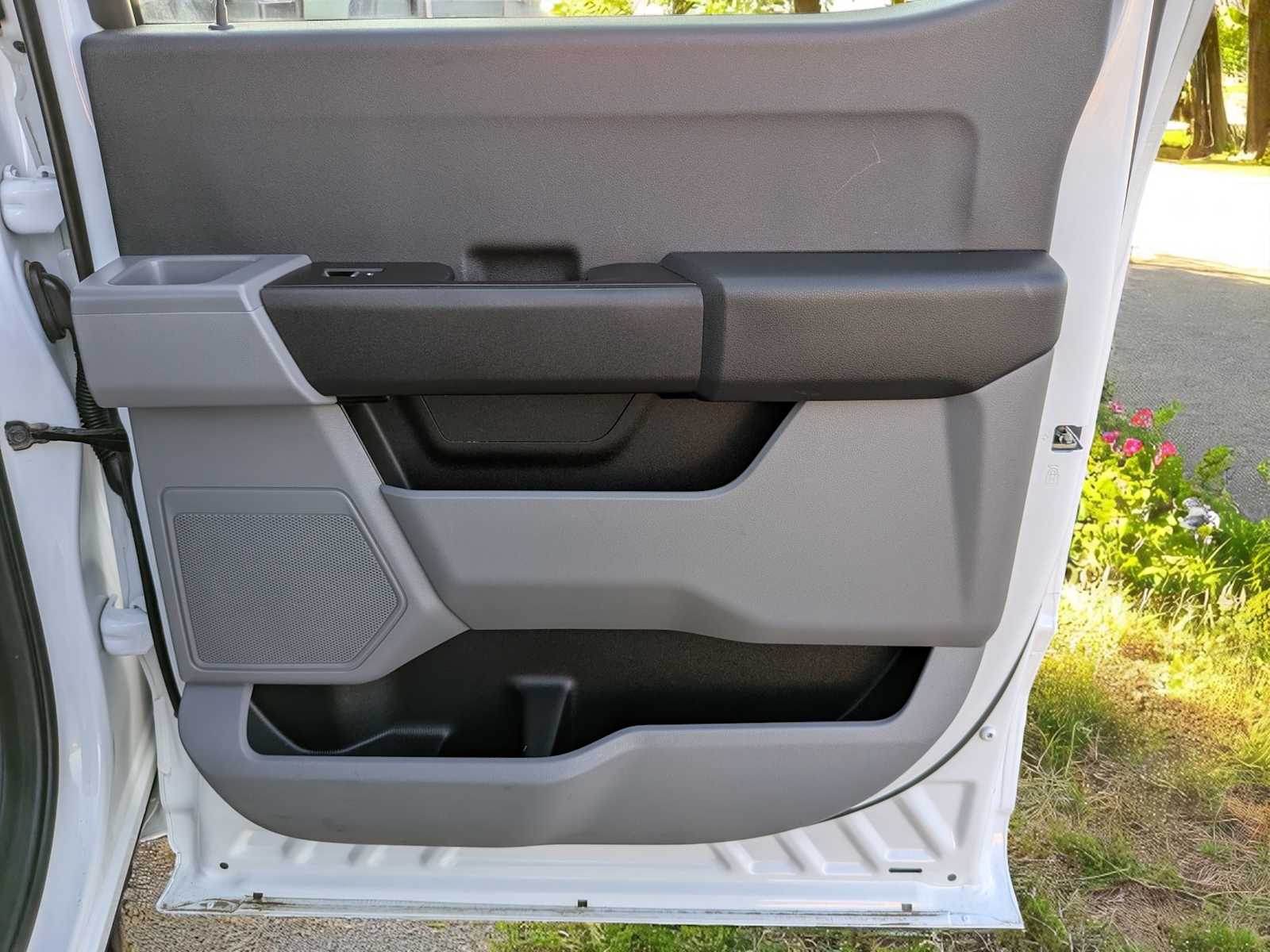 2023 Ford Econoline E-350 30