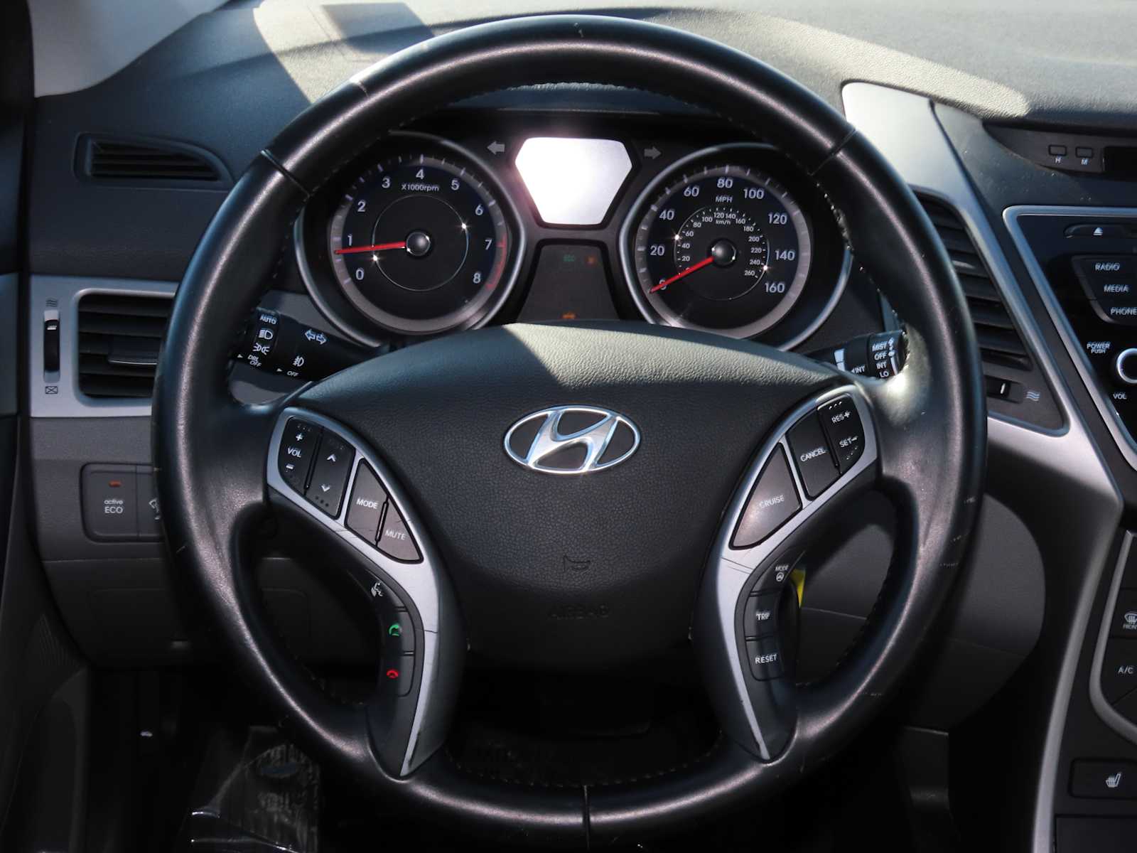 Thumbnail: 2015 Hyundai Elantra - 29