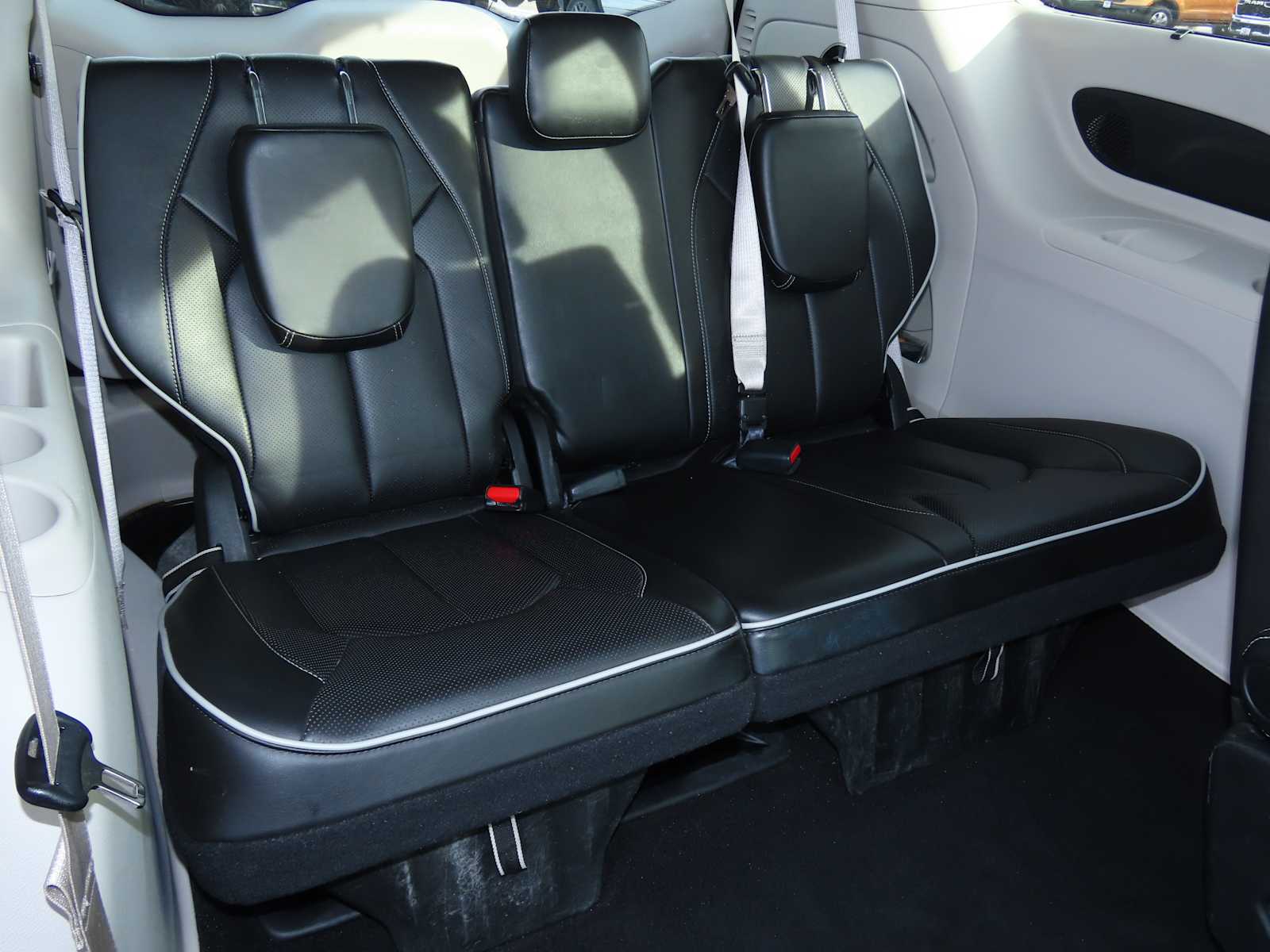 Thumbnail: 2023 Chrysler Pacifica - 24