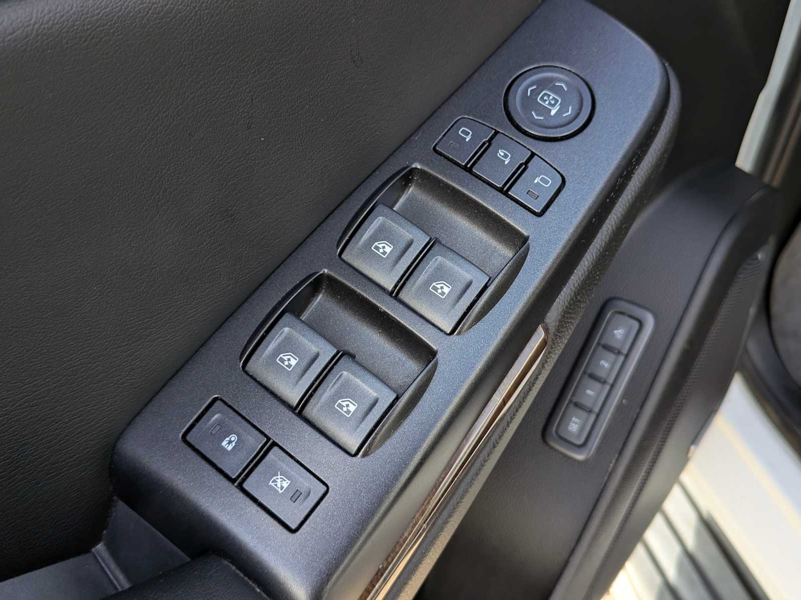 Thumbnail: 2018 Chevrolet Tahoe - 18