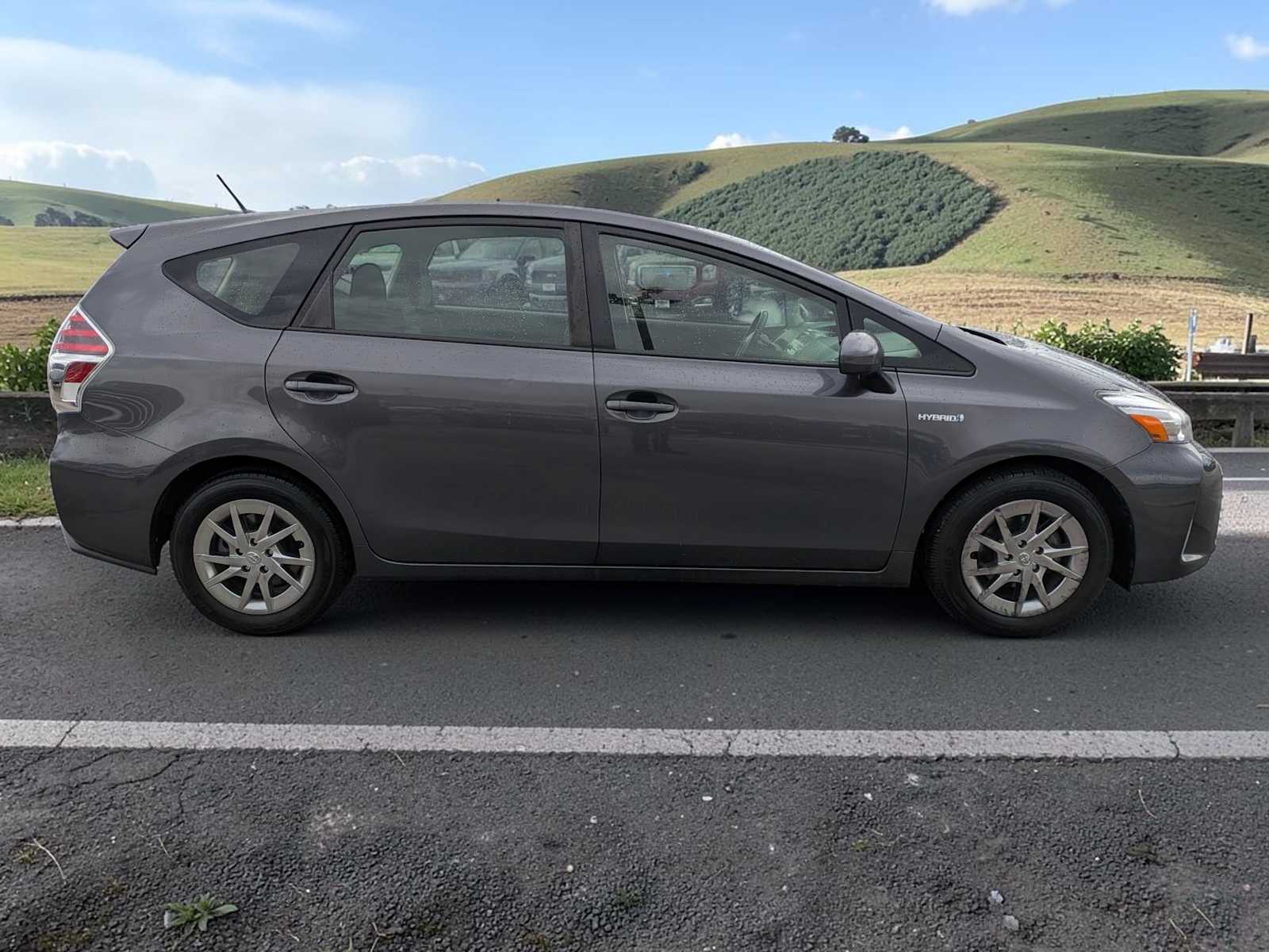 Thumbnail: 2015 Toyota Prius v - 7