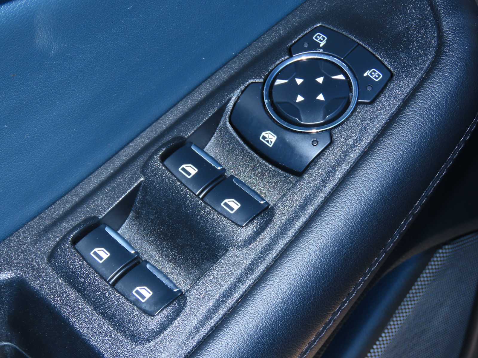 Thumbnail: 2023 Ford Edge - 18