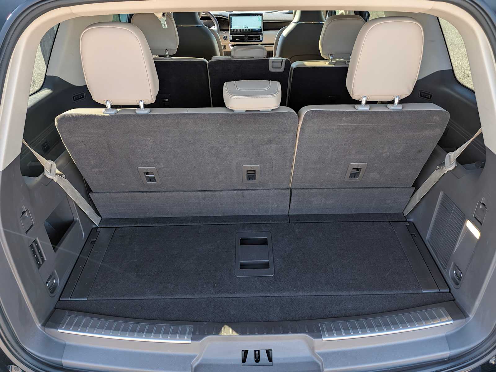 Thumbnail: 2023 Lincoln Navigator - 26