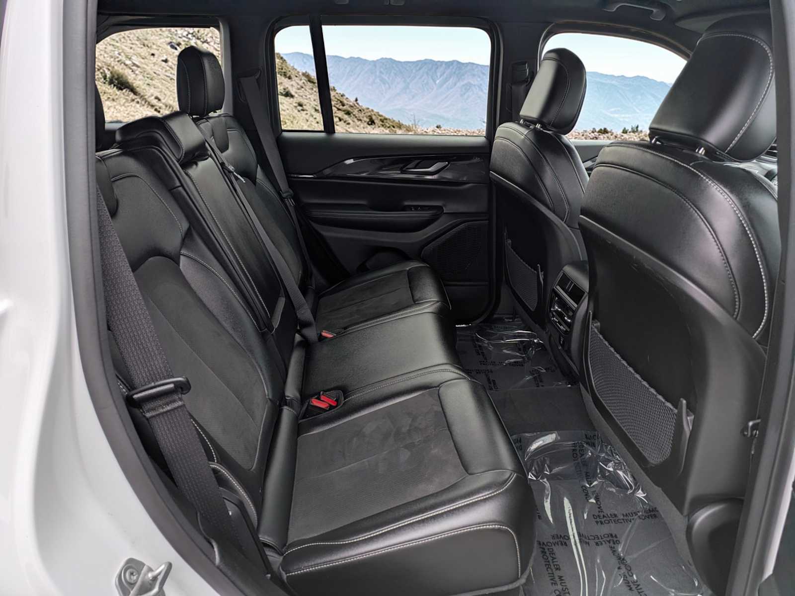 Thumbnail: 2023 Jeep Grand Cherokee - 23