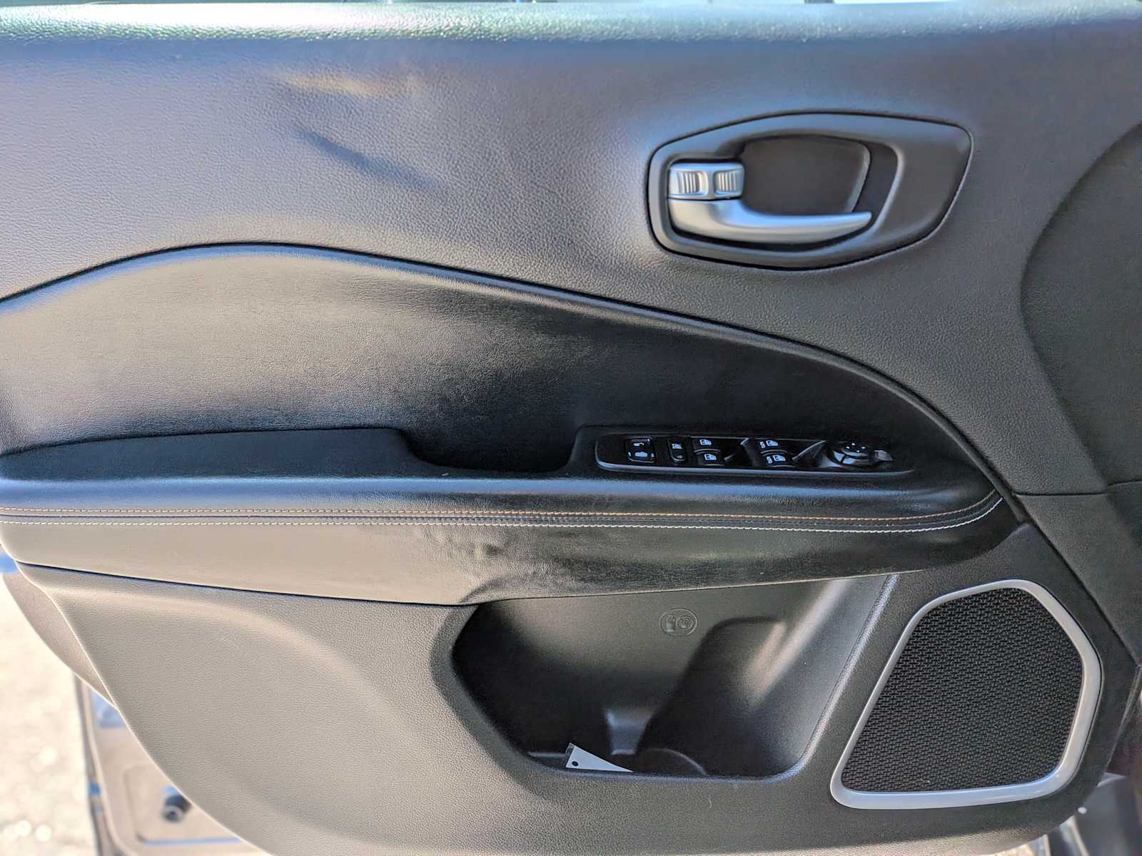 Thumbnail: 2018 Jeep Compass - 16