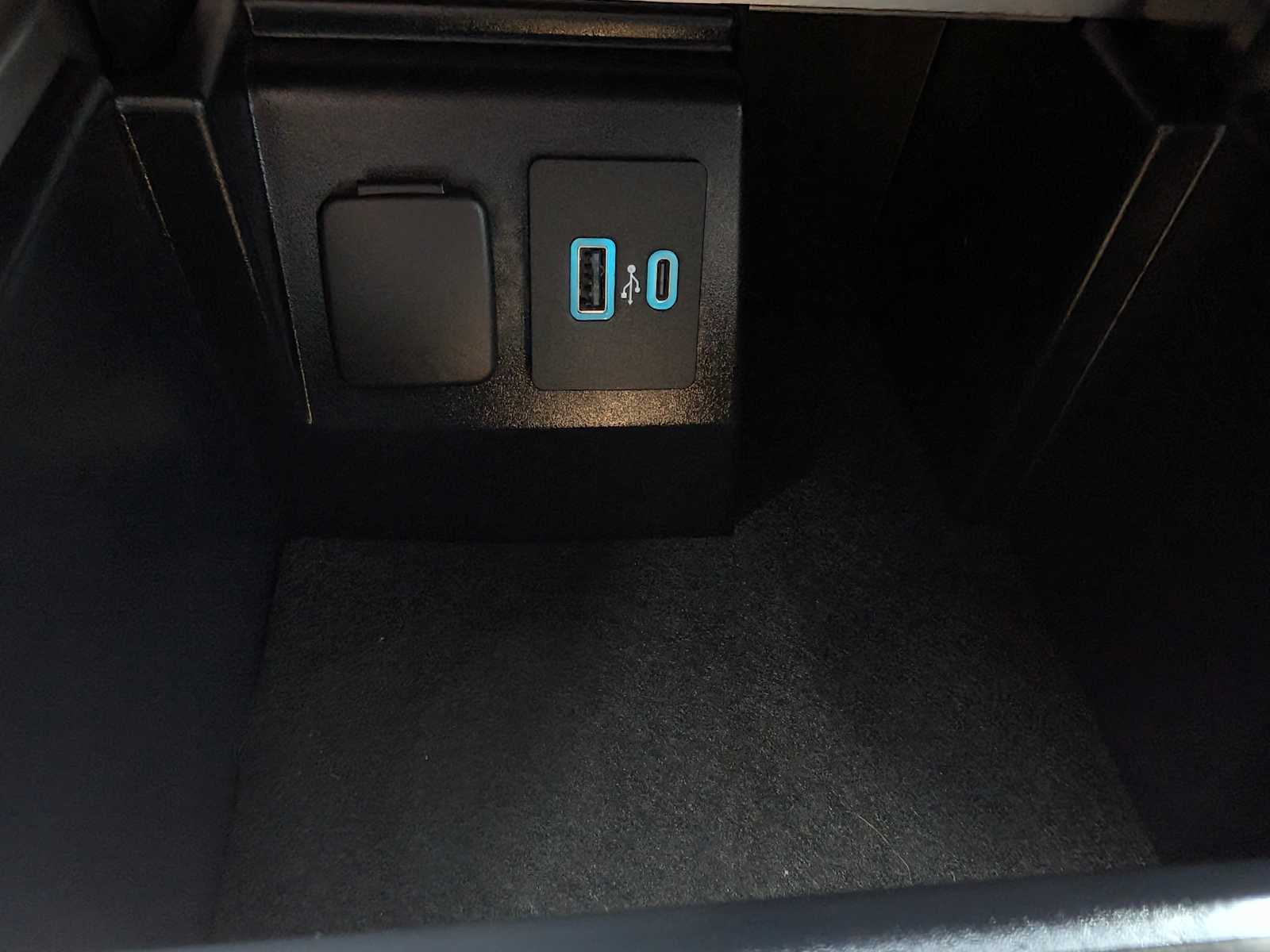 Thumbnail: 2022 Ford Explorer - 29