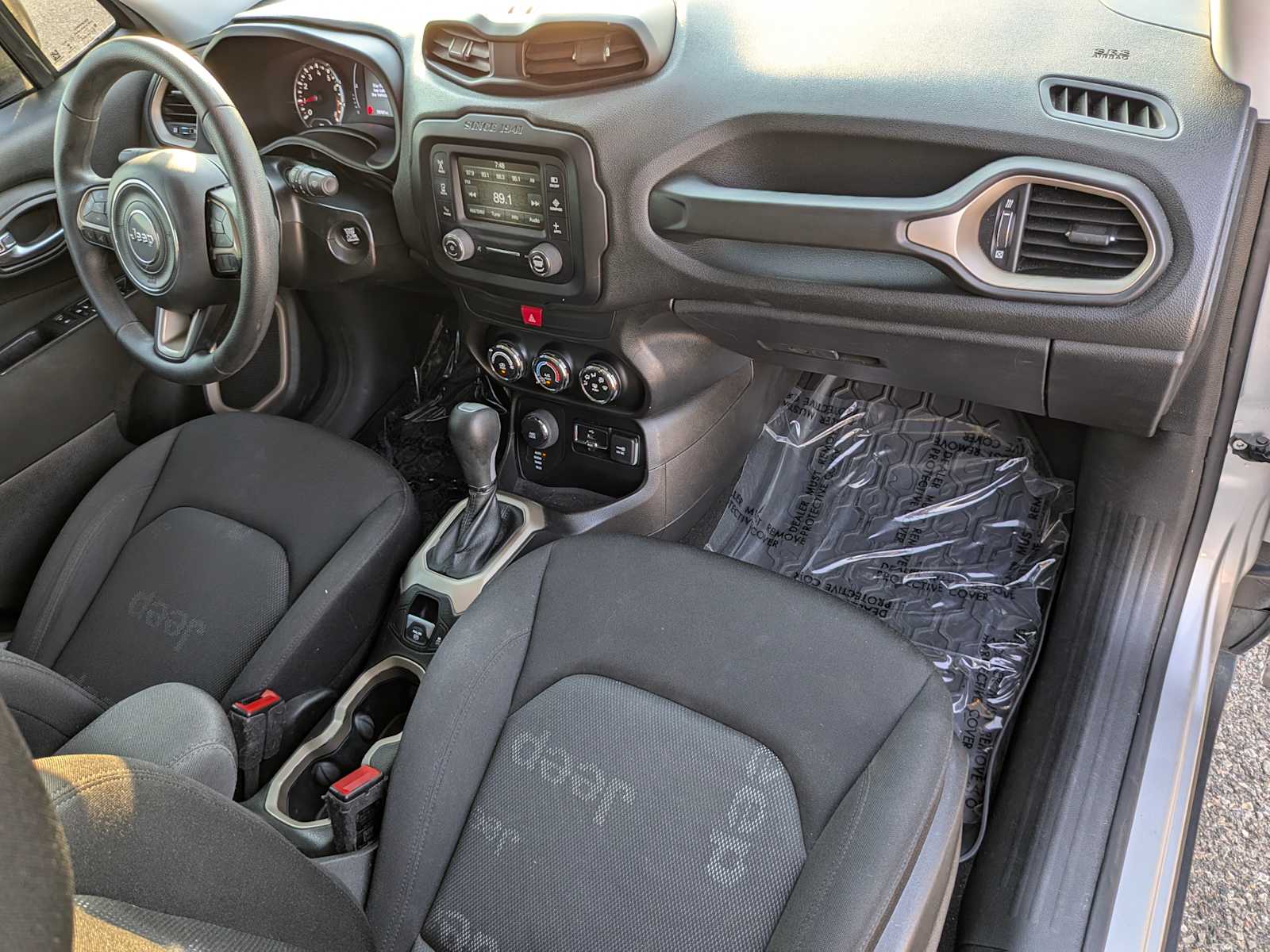Thumbnail: 2017 Jeep Renegade - 25